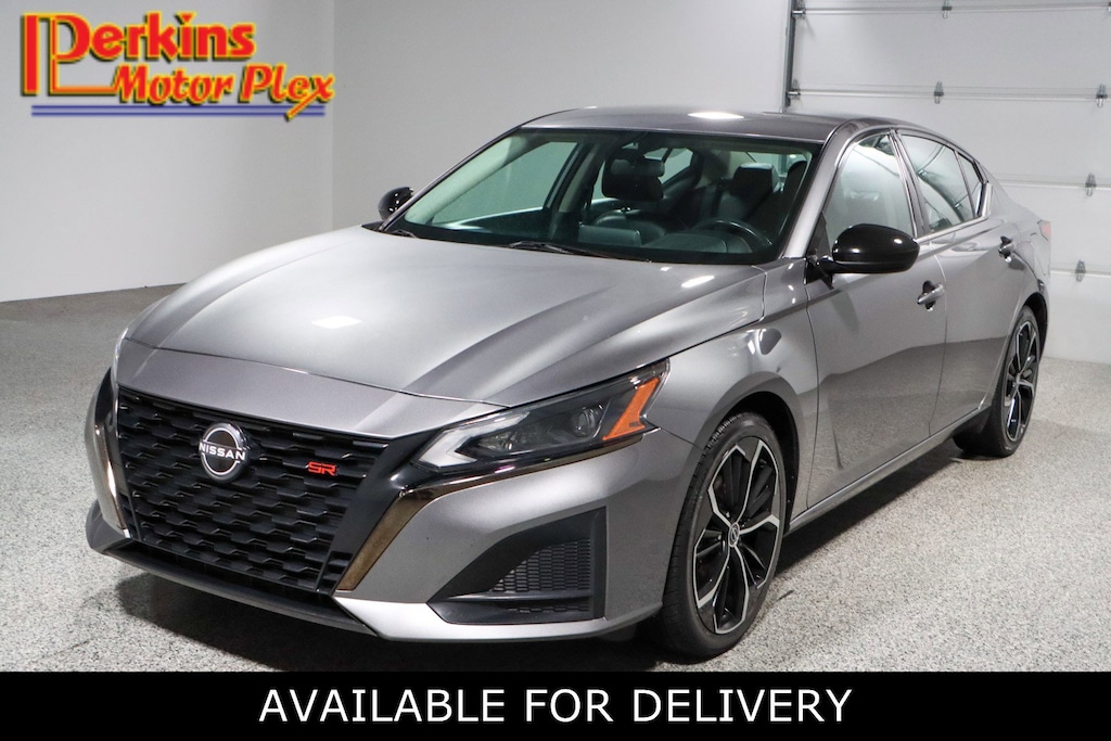 Used 2023 Nissan Altima SR Sedan