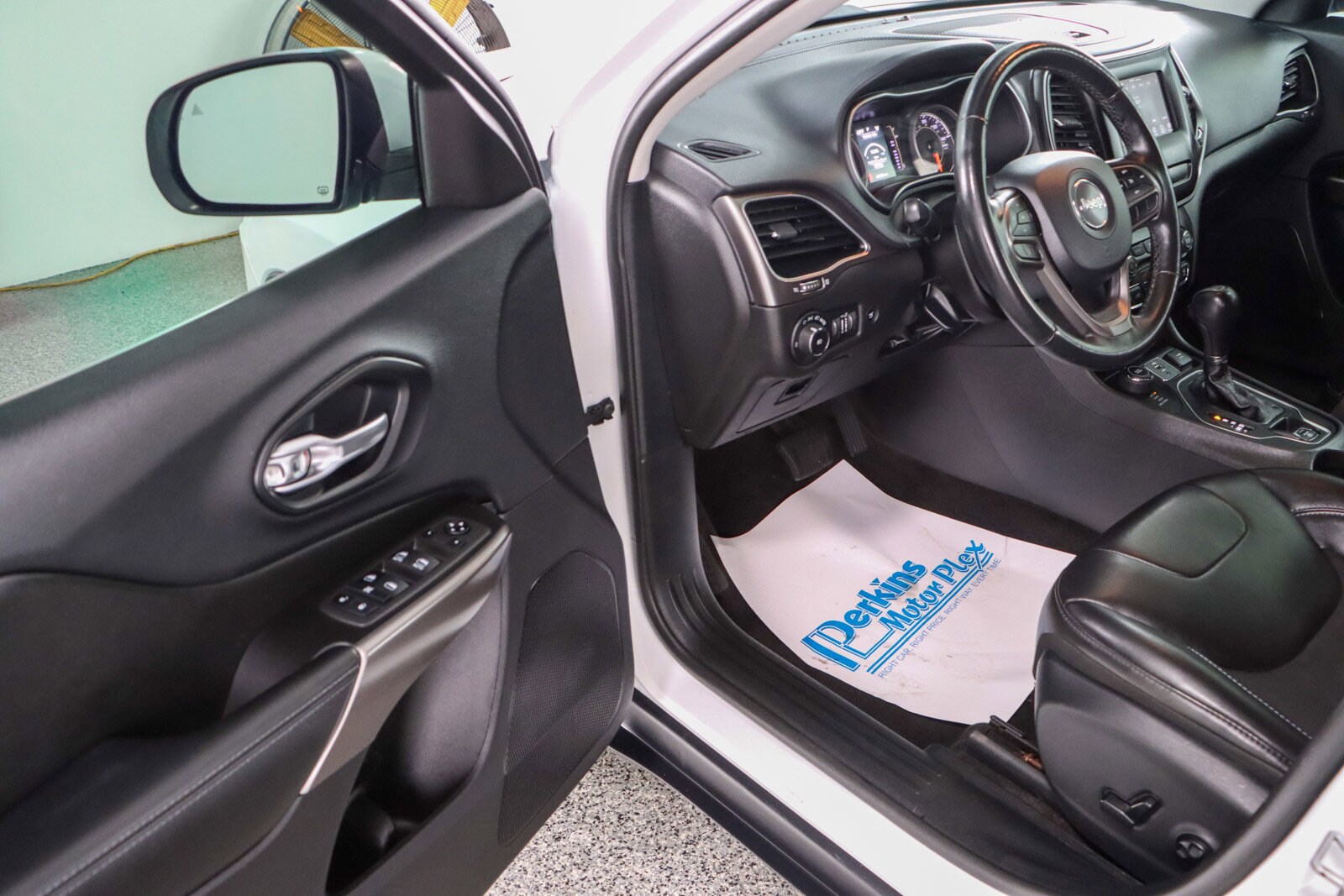 2019 Jeep Cherokee Latitude photo 2