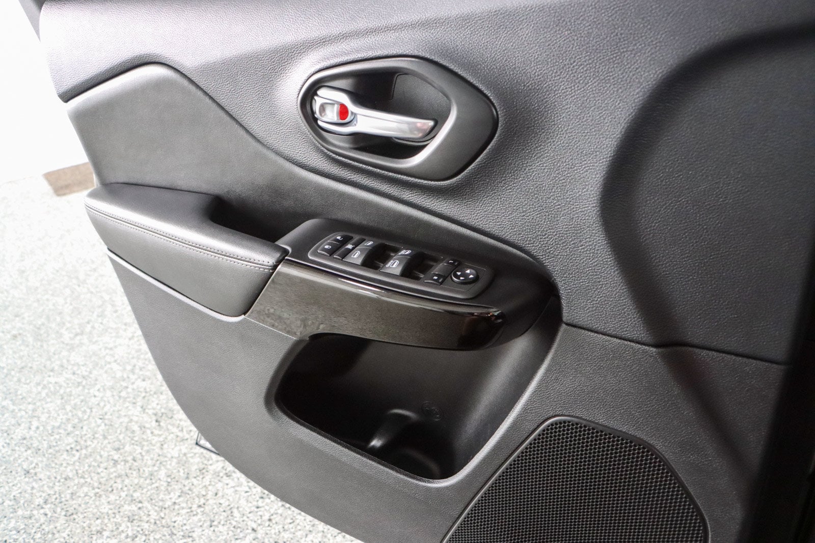 2023 Jeep Cherokee Altitude Lux - Photo 21