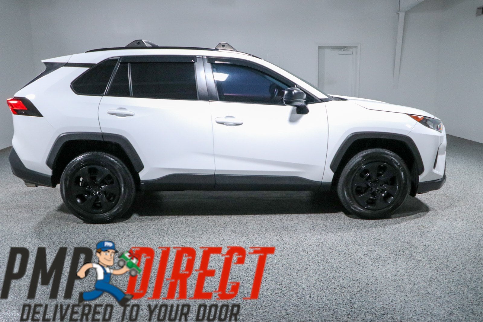 2020 Toyota RAV4 LE - Photo 6