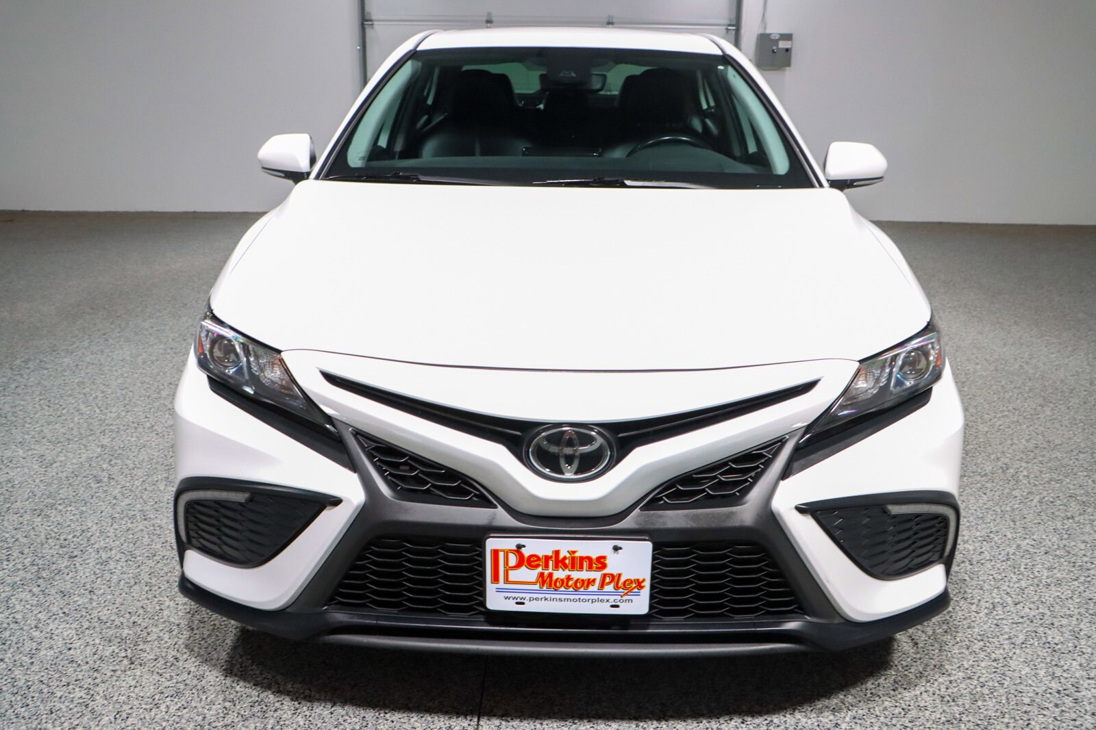 2023 Toyota Camry SE photo 2