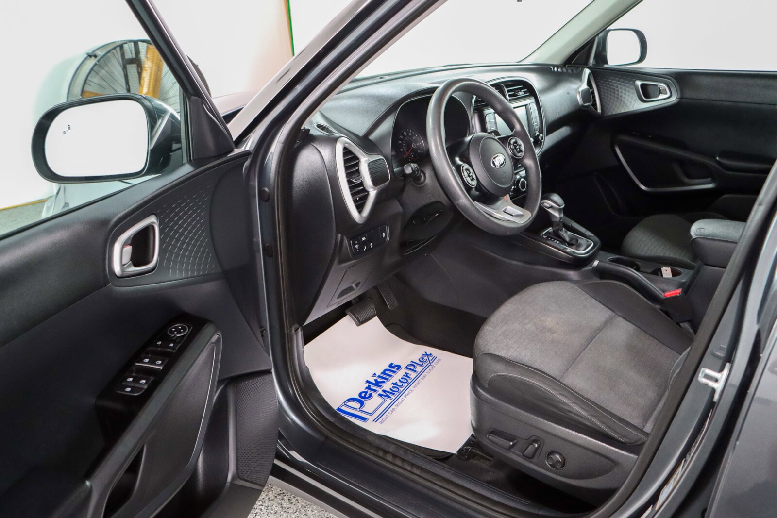 2021 Kia Soul S photo 2