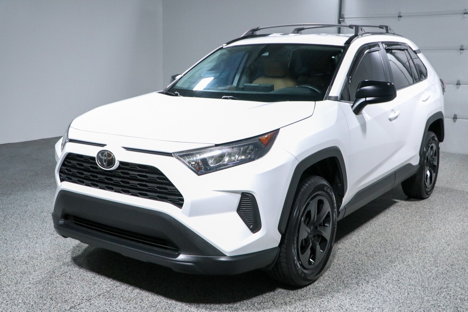 2020 Toyota RAV4 LE - Photo 30