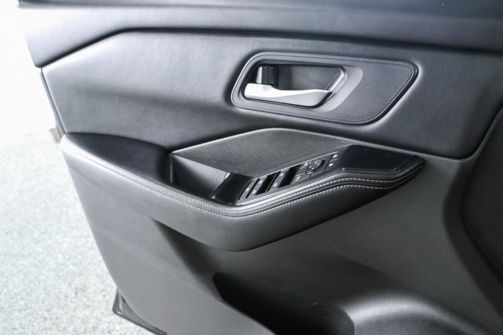 2024 Nissan Rogue SV - Photo 21