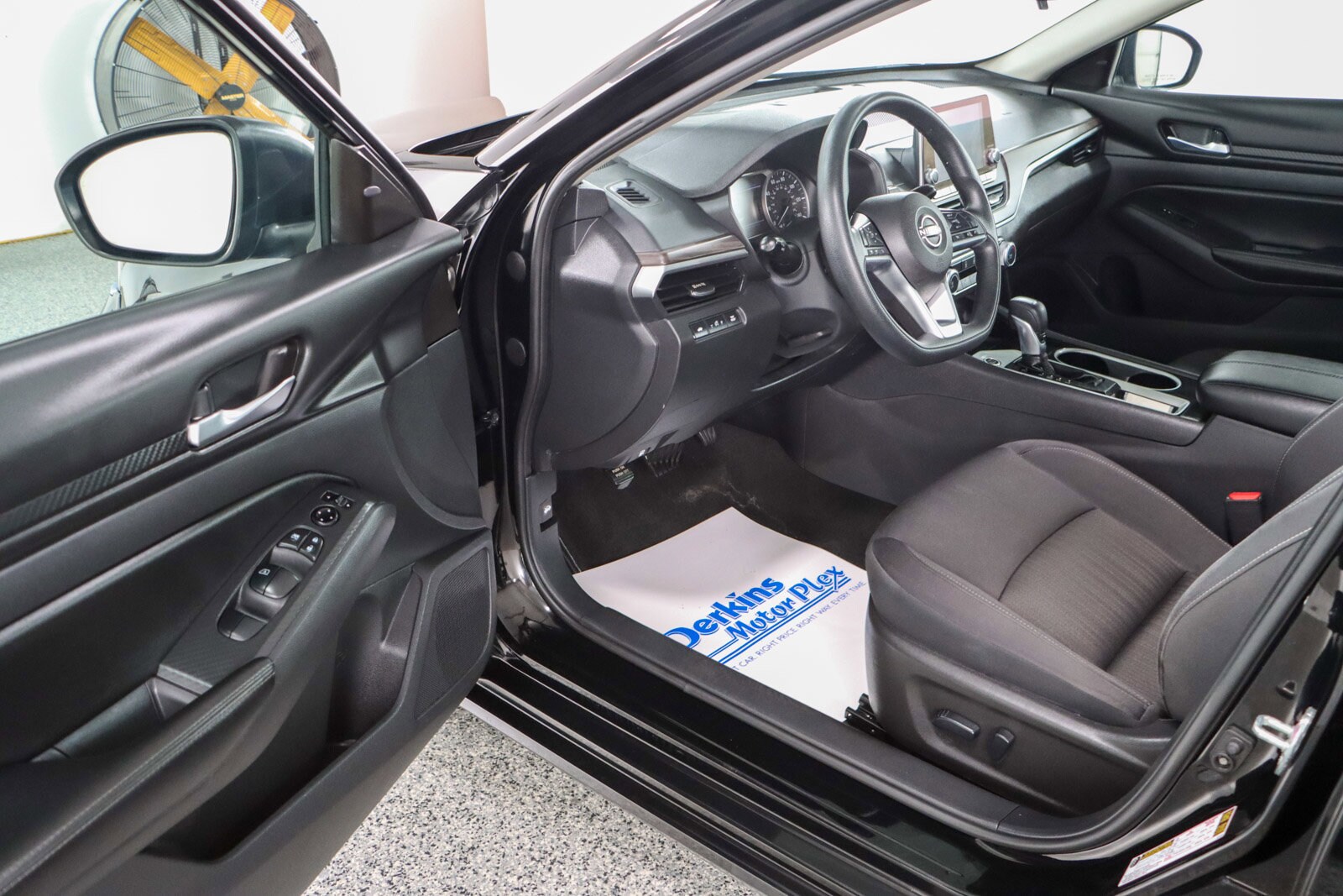 2024 Nissan Altima 2.5 SV photo 2