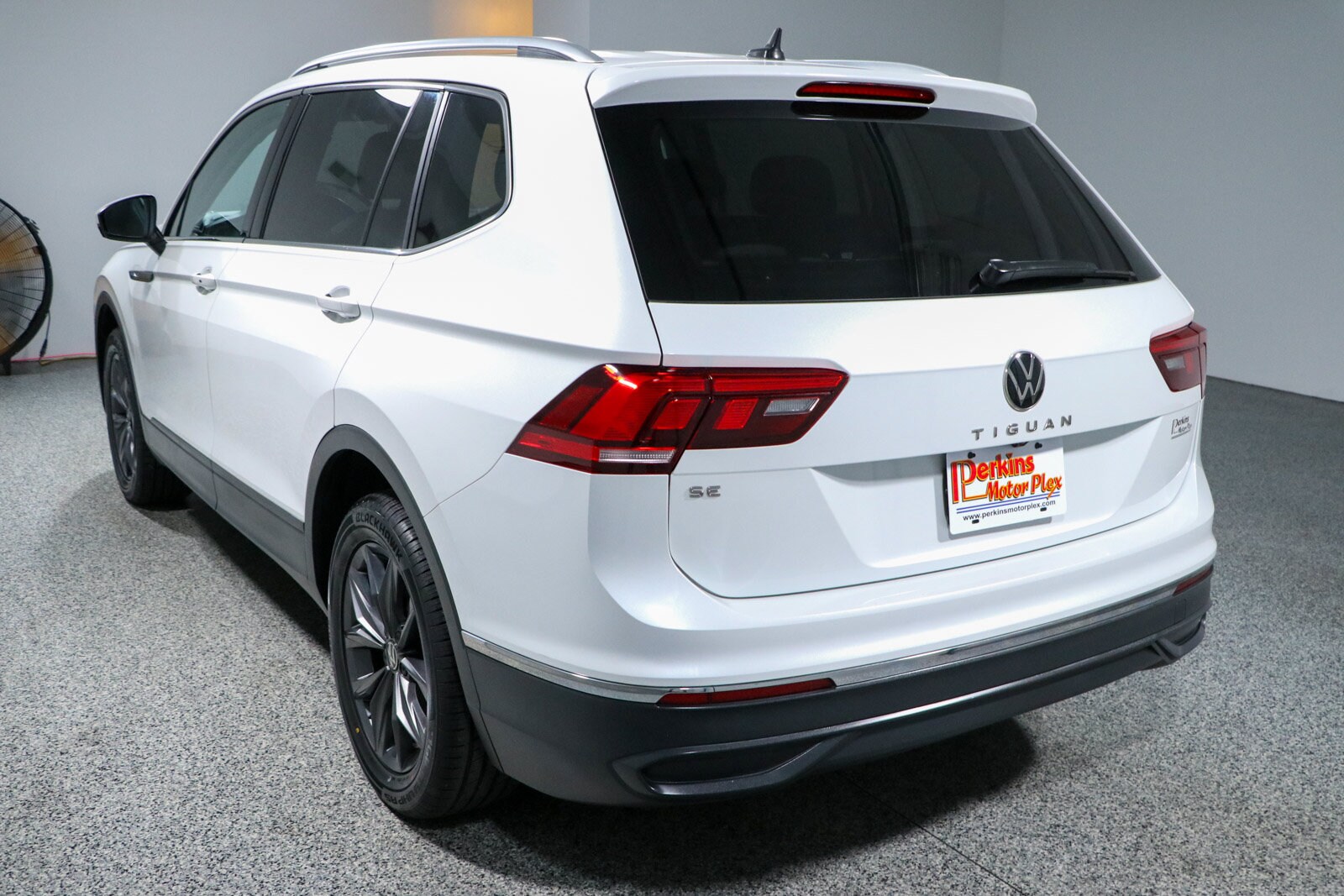 2023 Volkswagen Tiguan SE - Photo 9