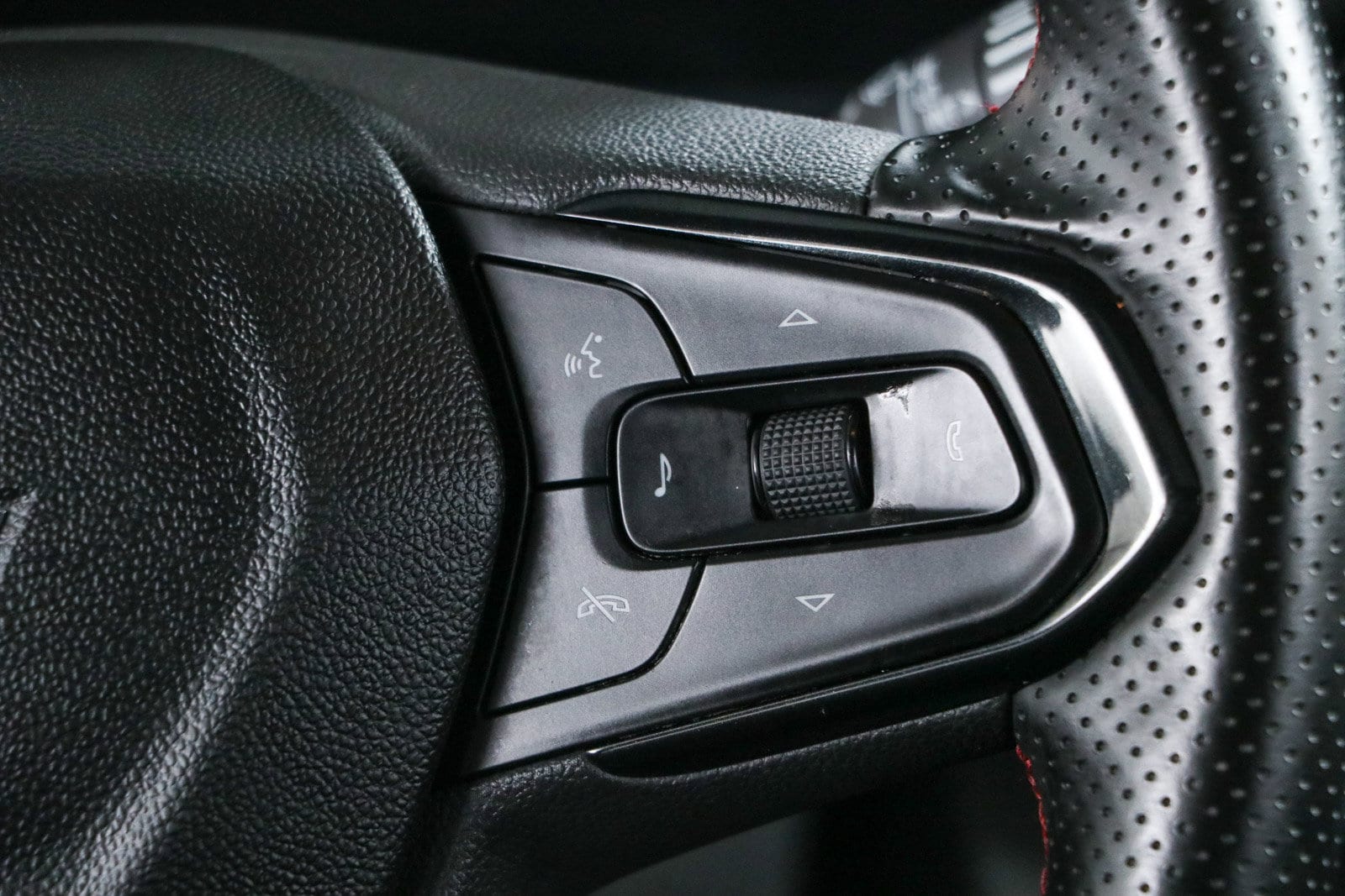 2025 Chevrolet Trax RS - Photo 14