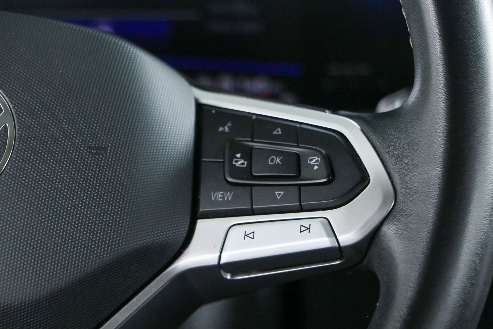 2023 Volkswagen Tiguan SE - Photo 14