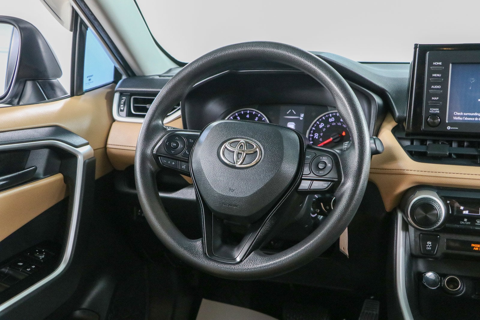 2020 Toyota RAV4 LE - Photo 12