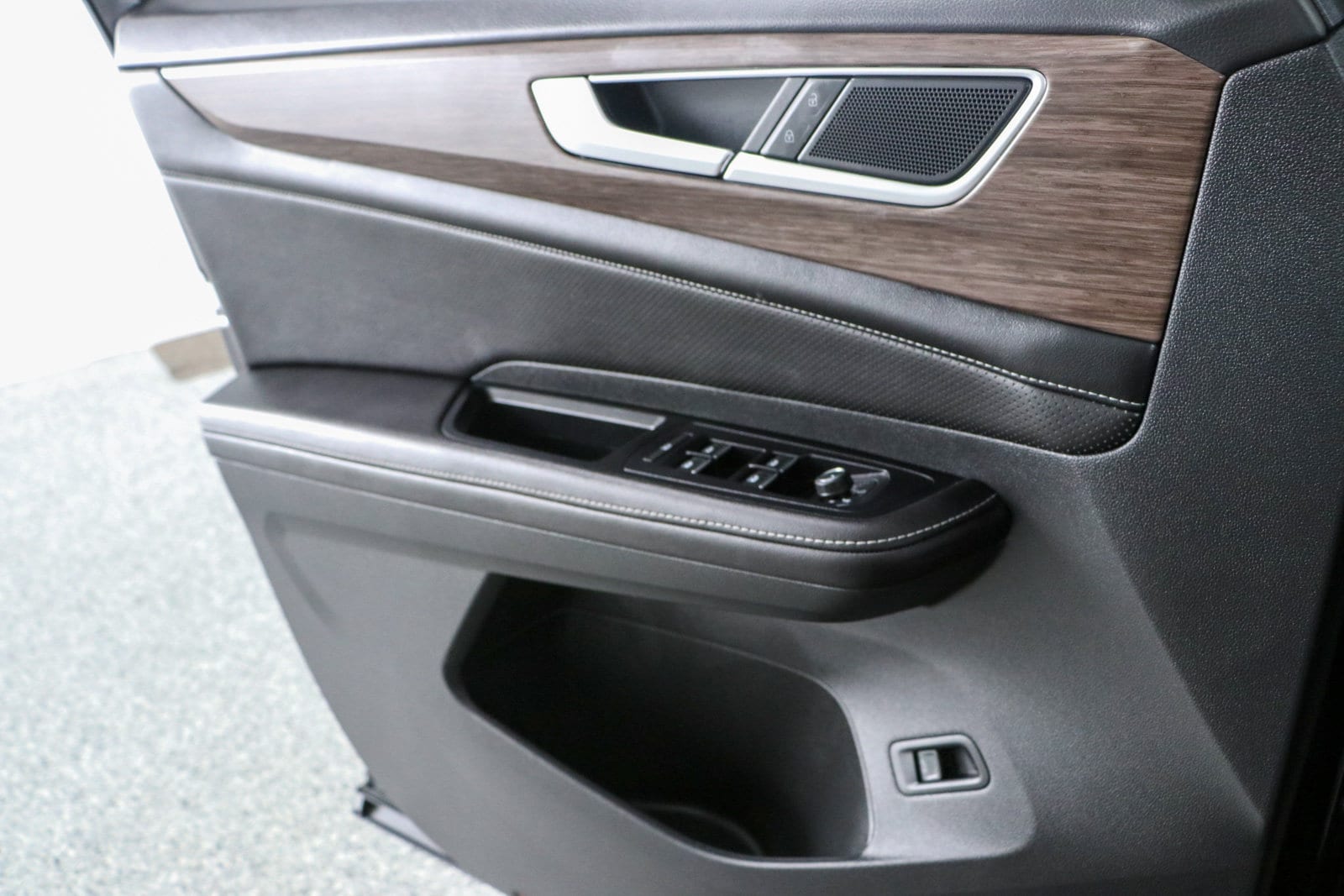 2024 Volkswagen Atlas SEL - Photo 22