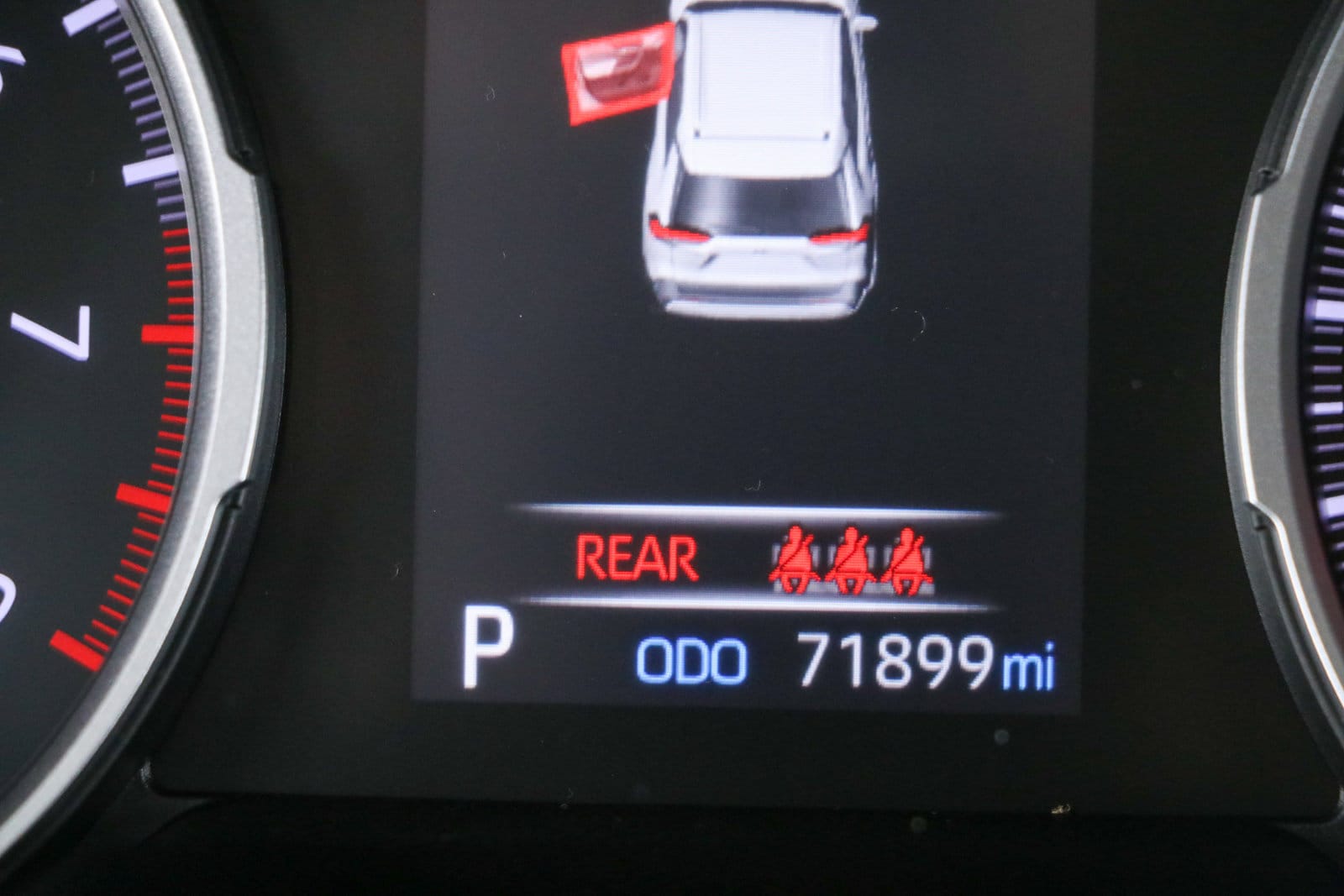 2020 Toyota RAV4 LE - Photo 16