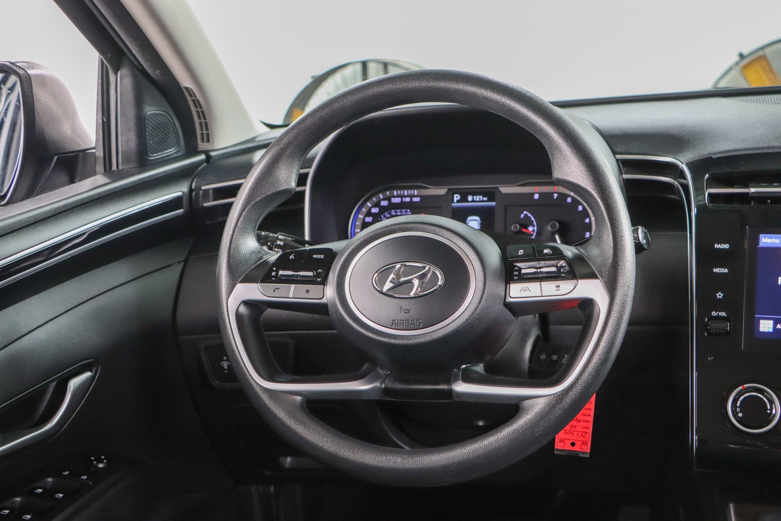 2023 Hyundai Tucson SE - Photo 12