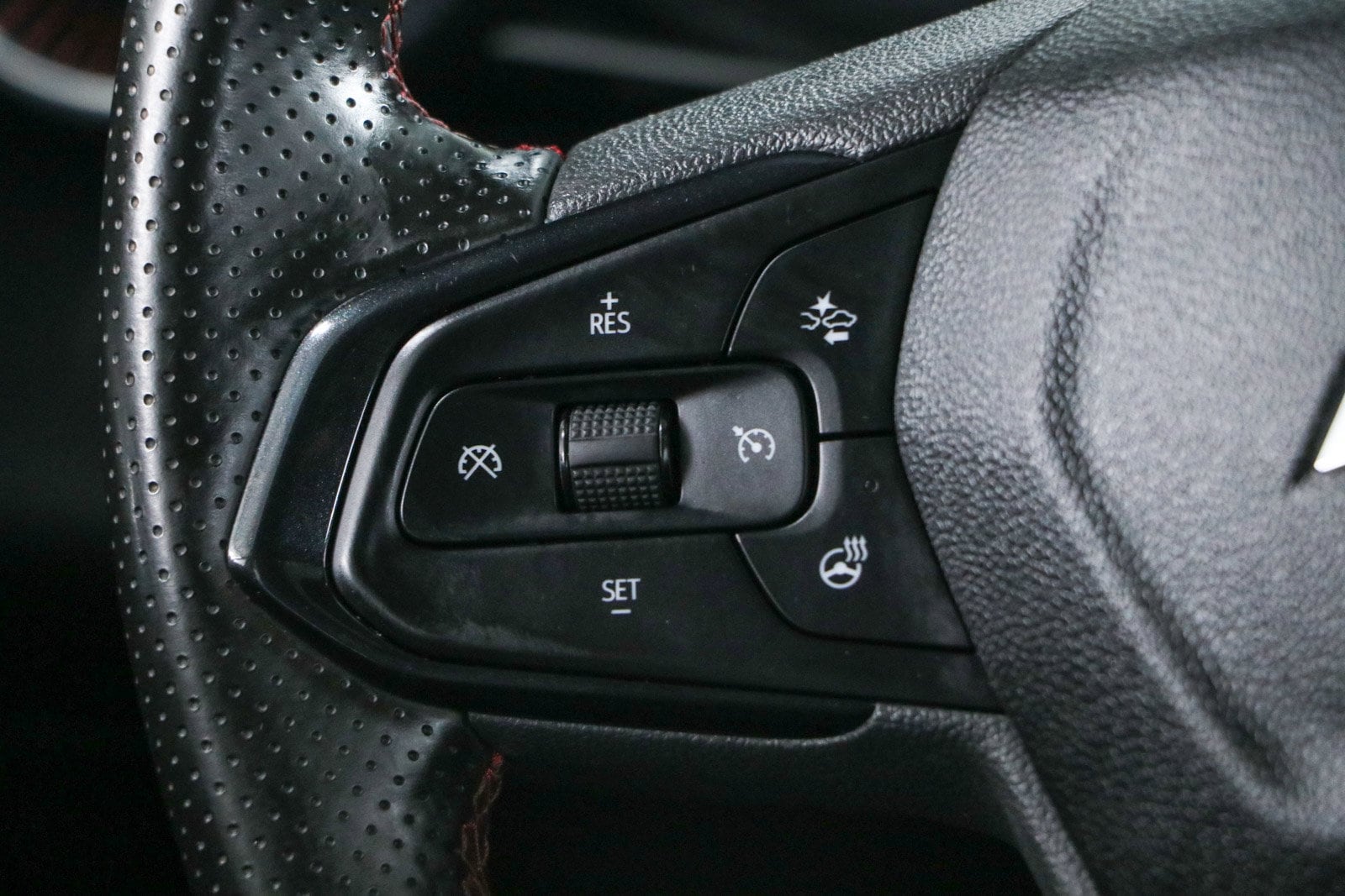 2025 Chevrolet Trax RS - Photo 13