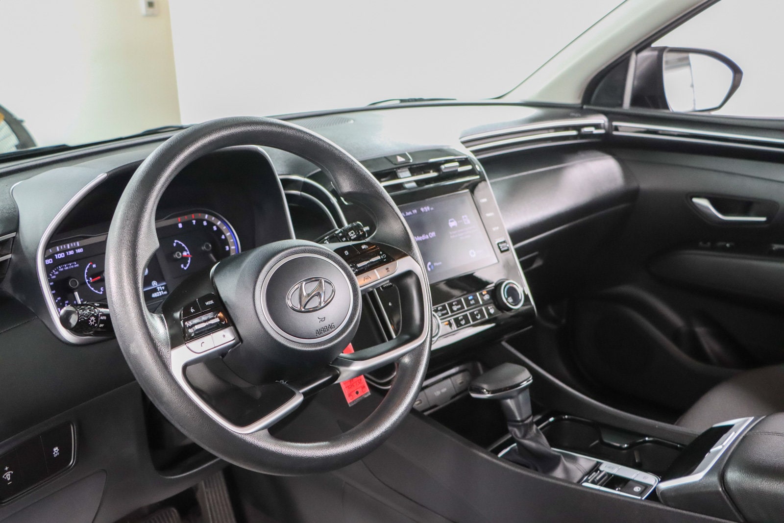 2023 Hyundai Tucson SE - Photo 22