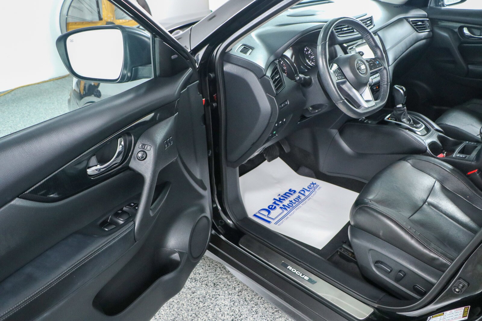 2019 Nissan Rogue SL photo 2