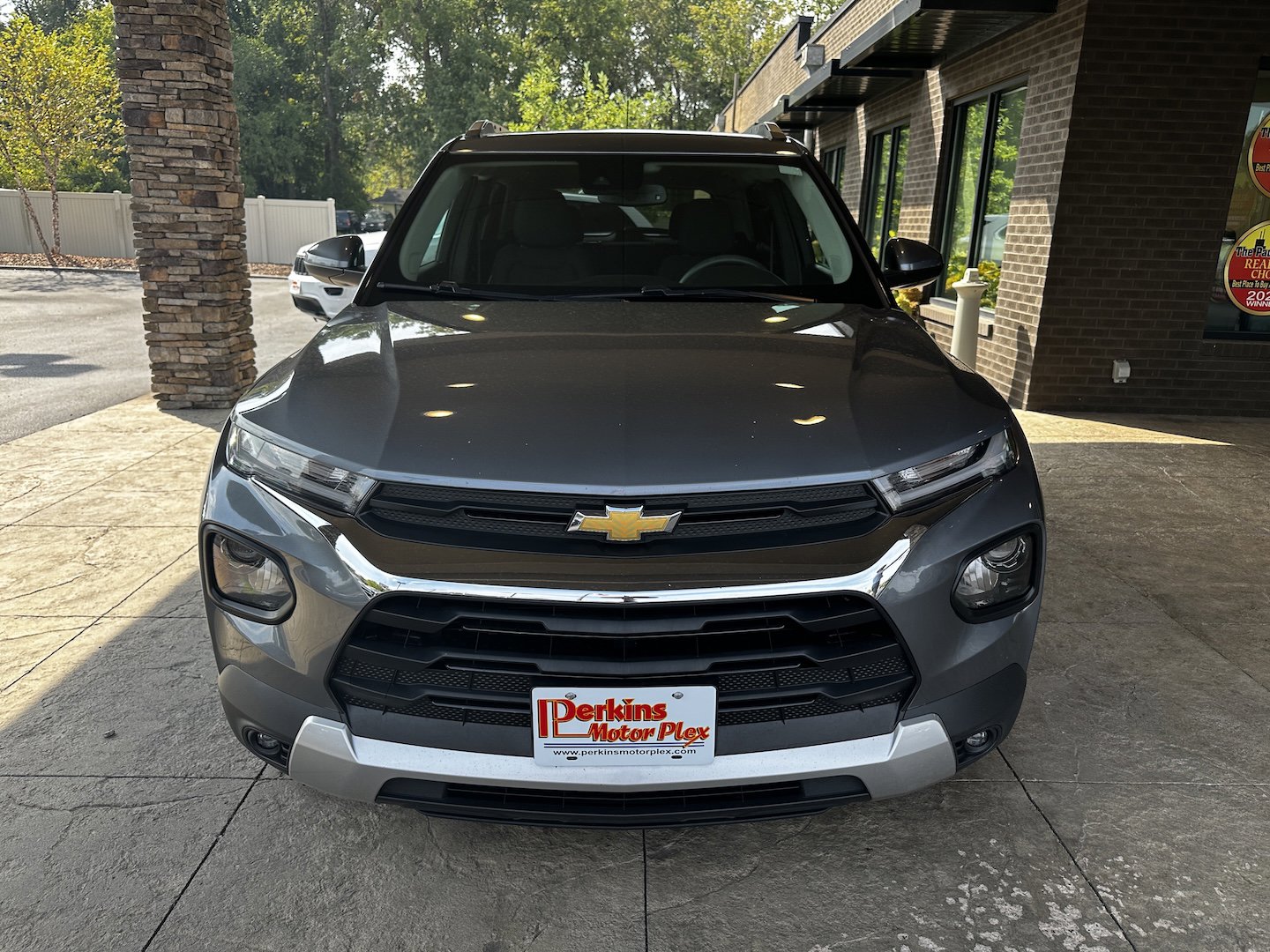 2022 Chevrolet Trailblazer LT photo 2