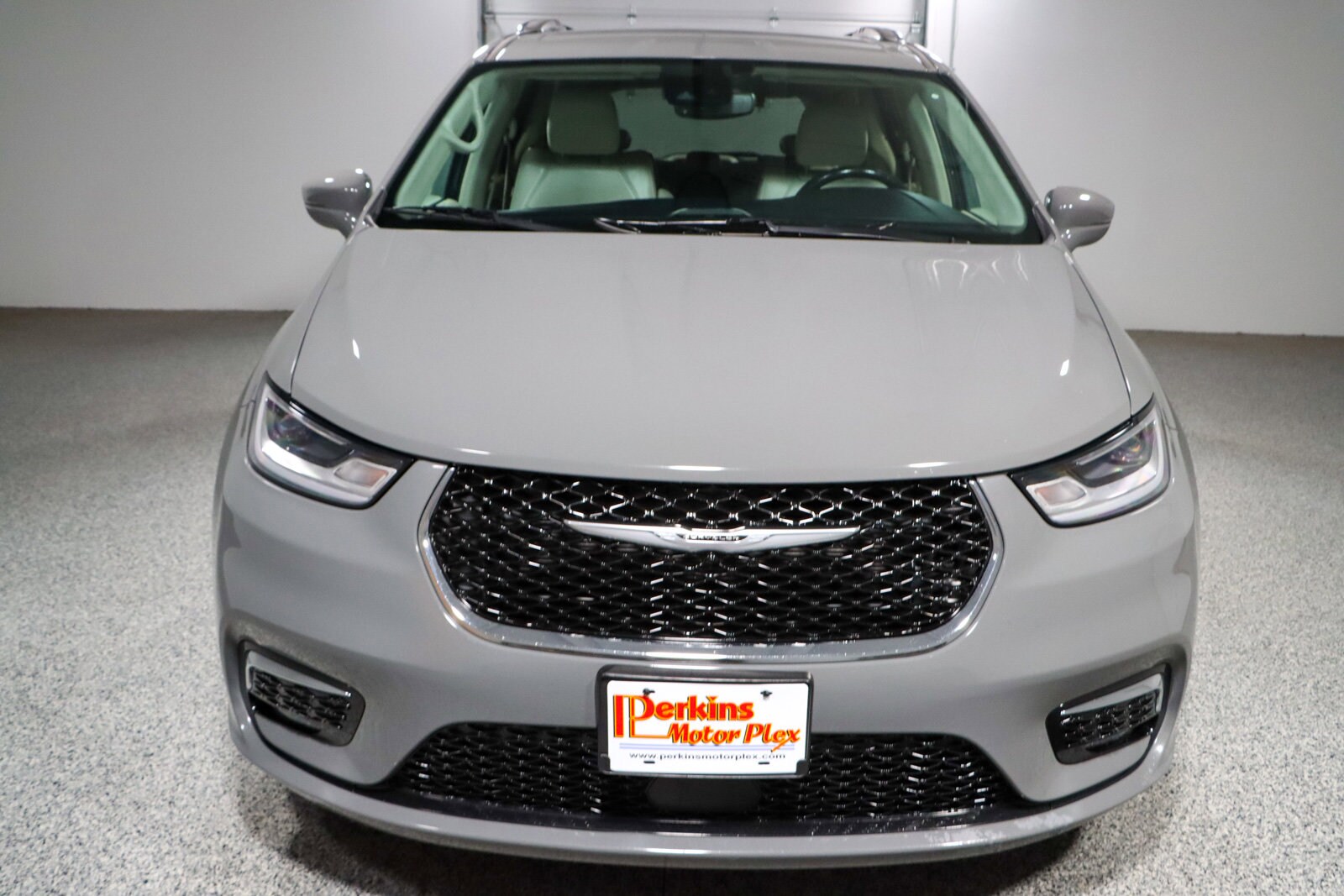 2021 Chrysler Pacifica Touring L photo 2