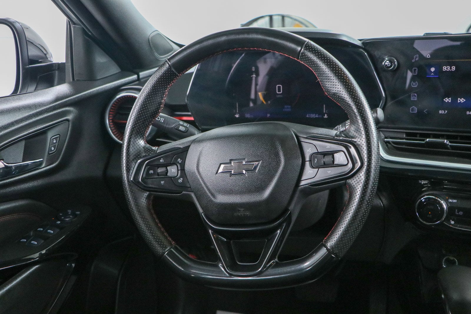 2025 Chevrolet Trax RS - Photo 12