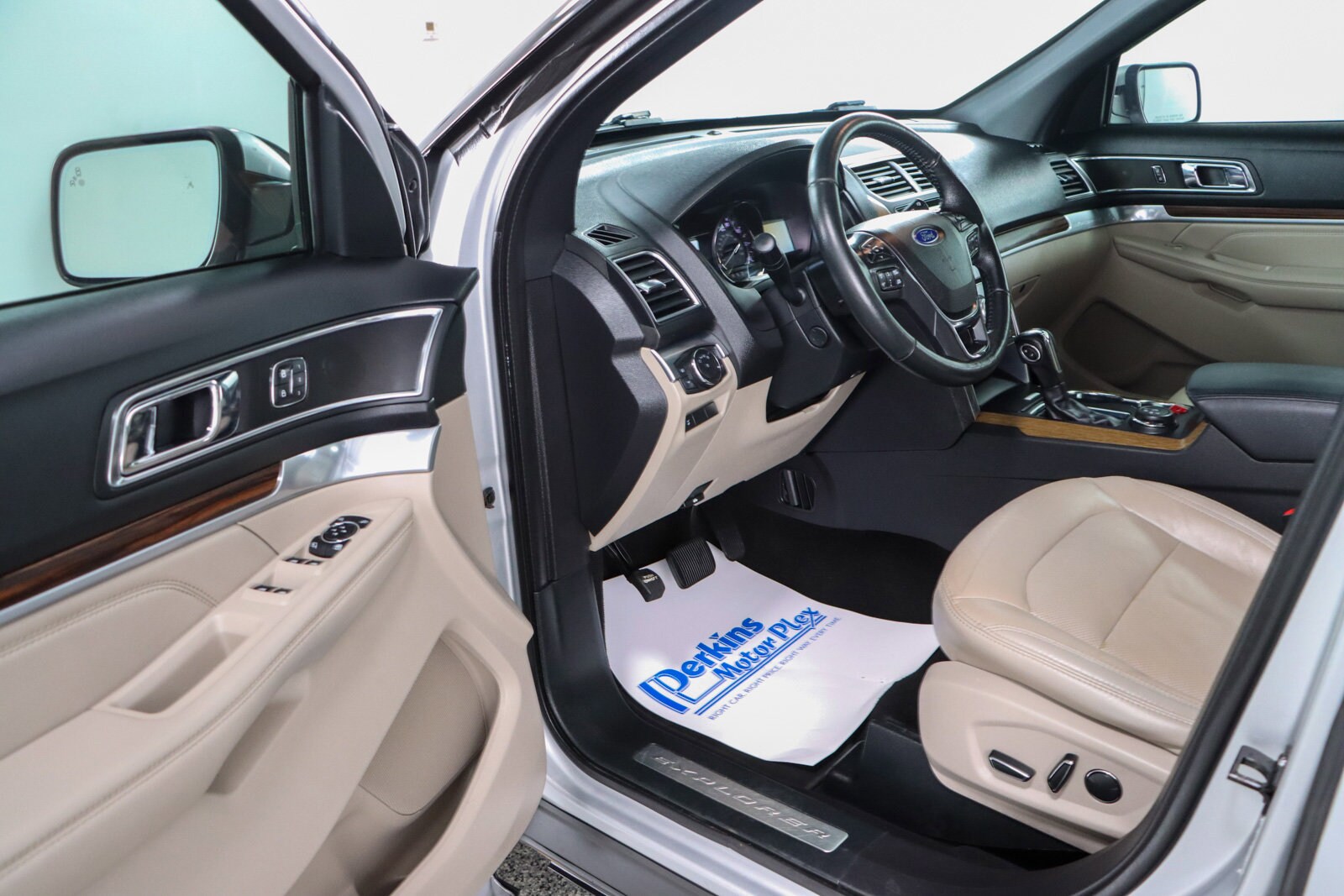 2018 Ford Explorer Limited photo 2