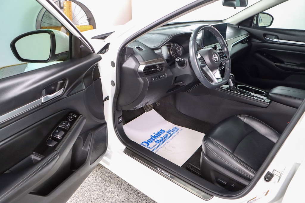 Used 2024 Nissan Altima SL Sedan