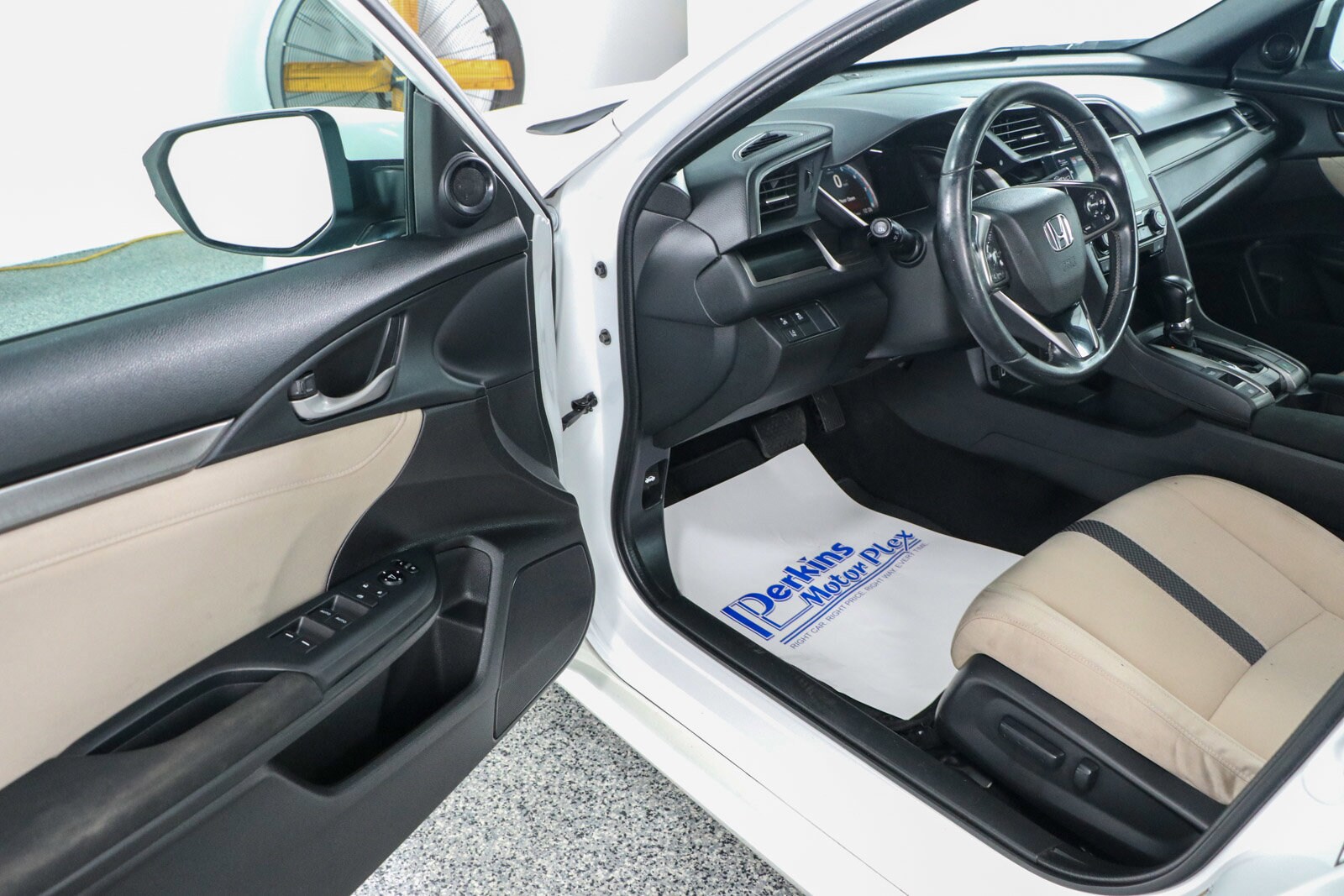 2020 Honda Civic Hatchback EX photo 2