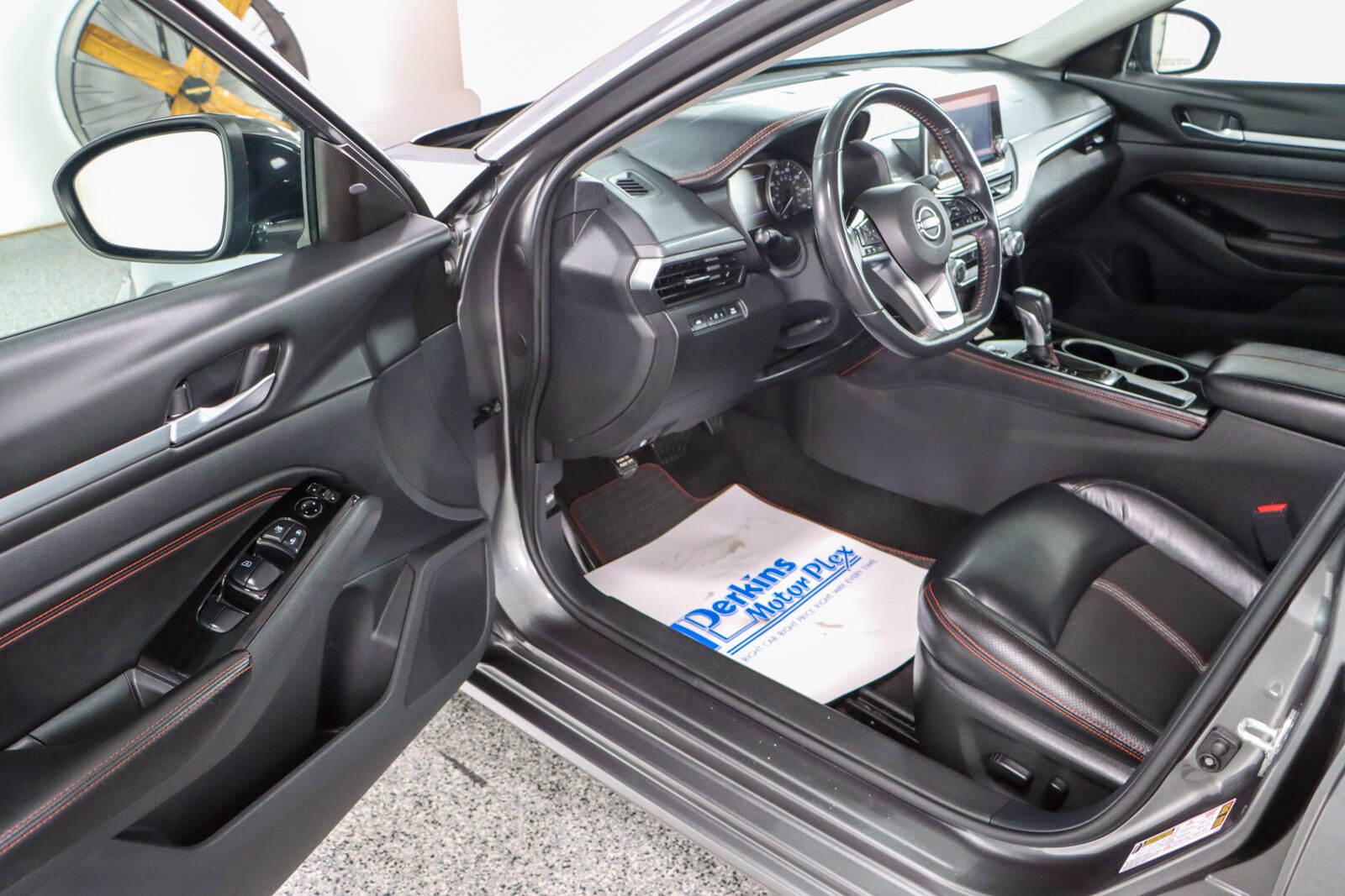 2023 Nissan Altima 2.5 SR photo 2