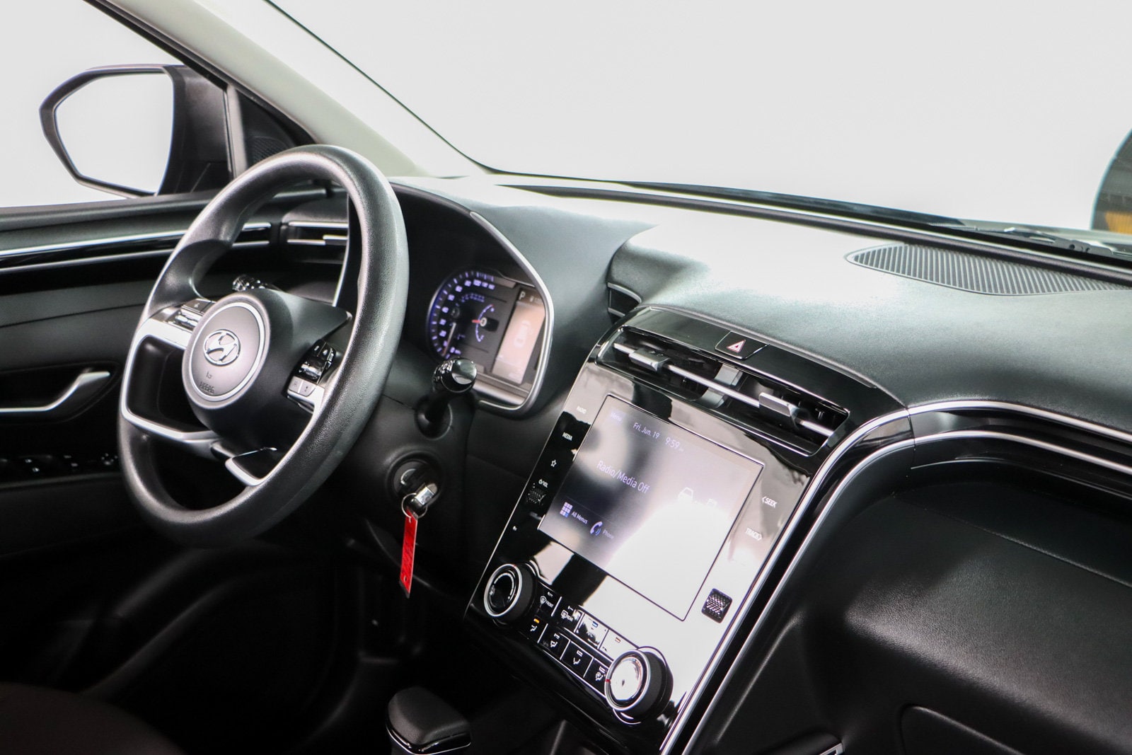 2023 Hyundai Tucson SE - Photo 25