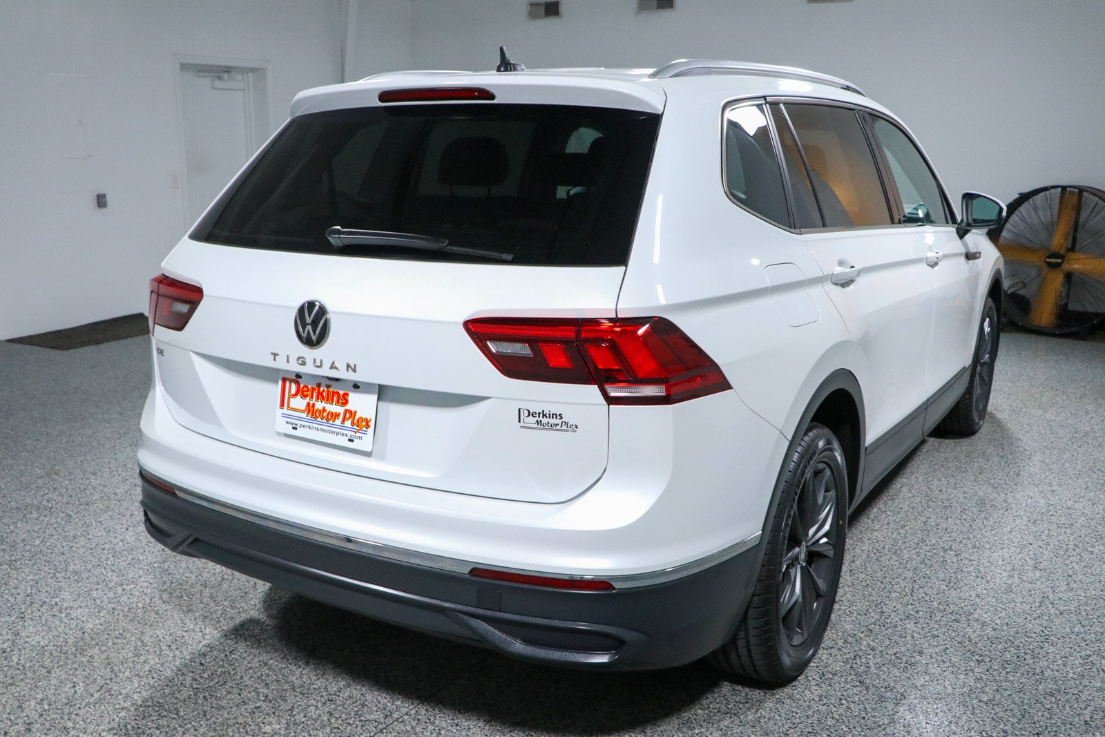 2023 Volkswagen Tiguan SE - Photo 7