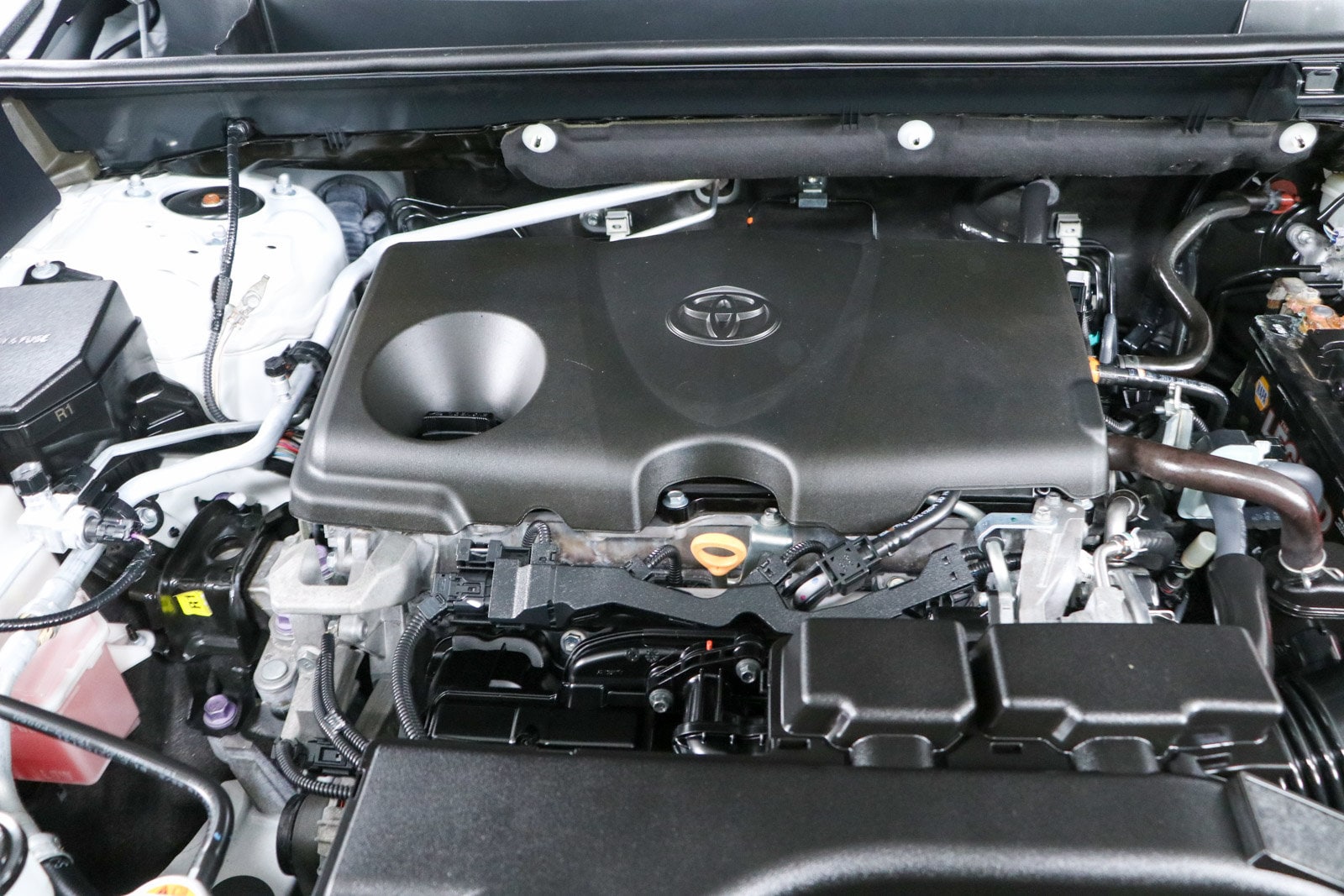 2020 Toyota RAV4 LE - Photo 29