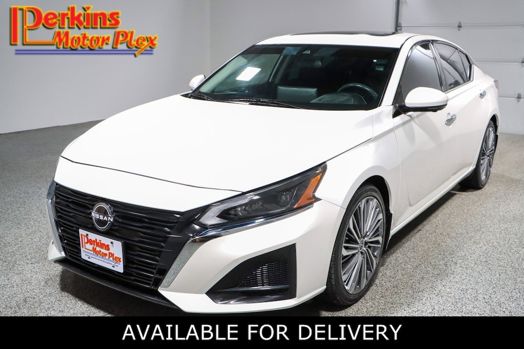 Used 2024 Nissan Altima SL Sedan