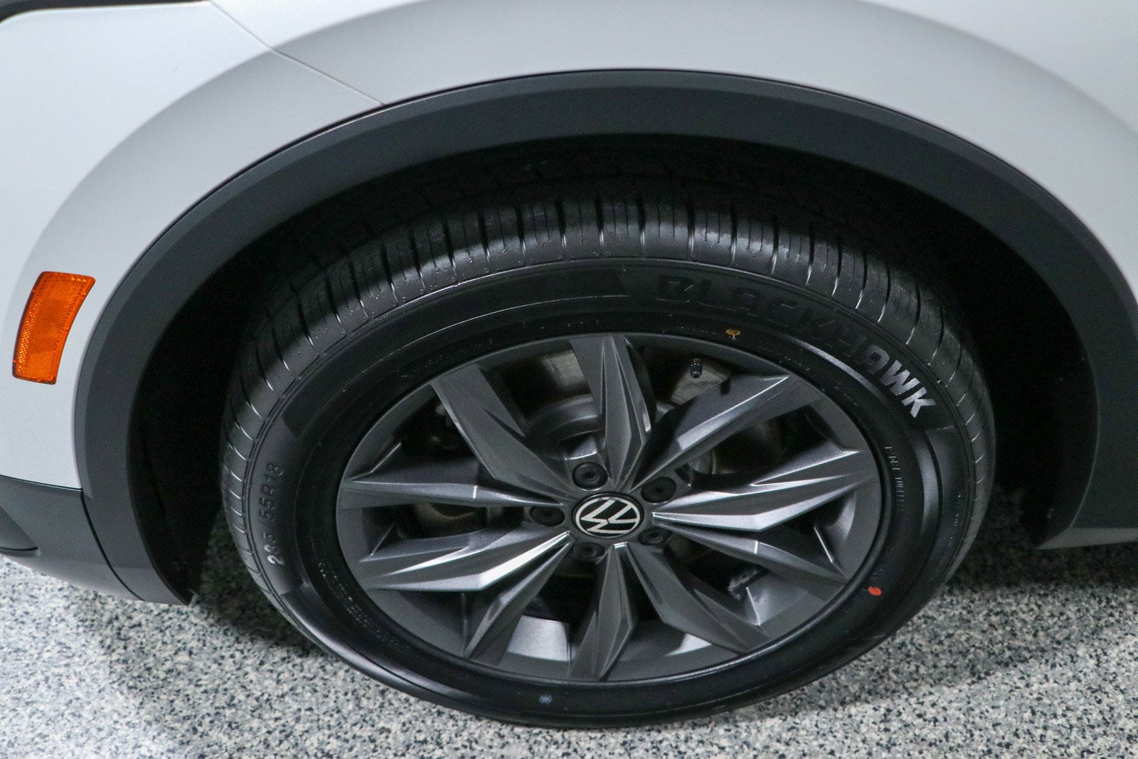 2023 Volkswagen Tiguan SE - Photo 11