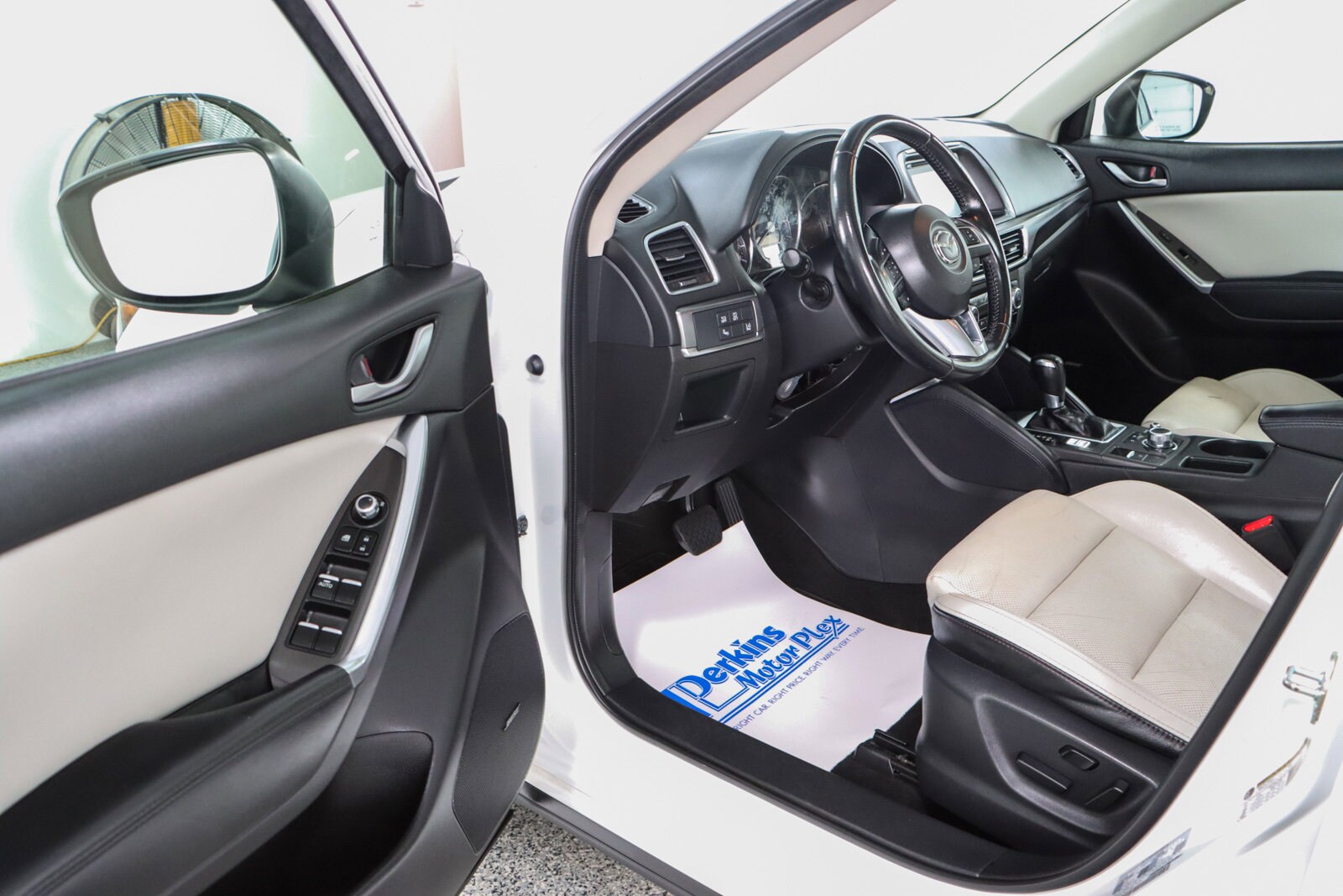 2016 Mazda CX-5 Grand Touring photo 2