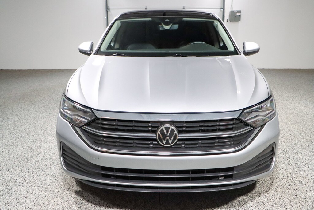 Used 2024 Volkswagen Jetta SE Sedan