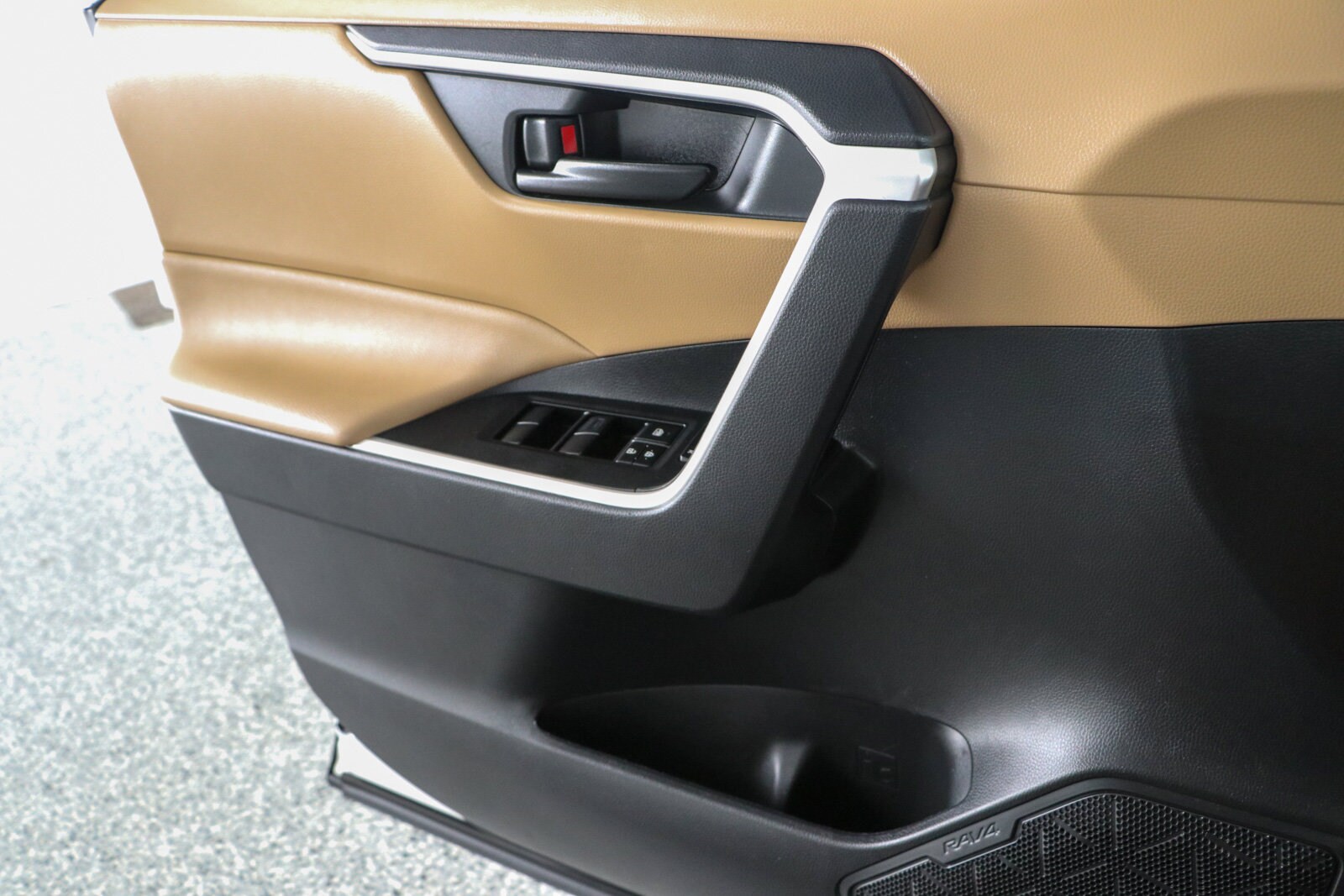 2020 Toyota RAV4 LE - Photo 21