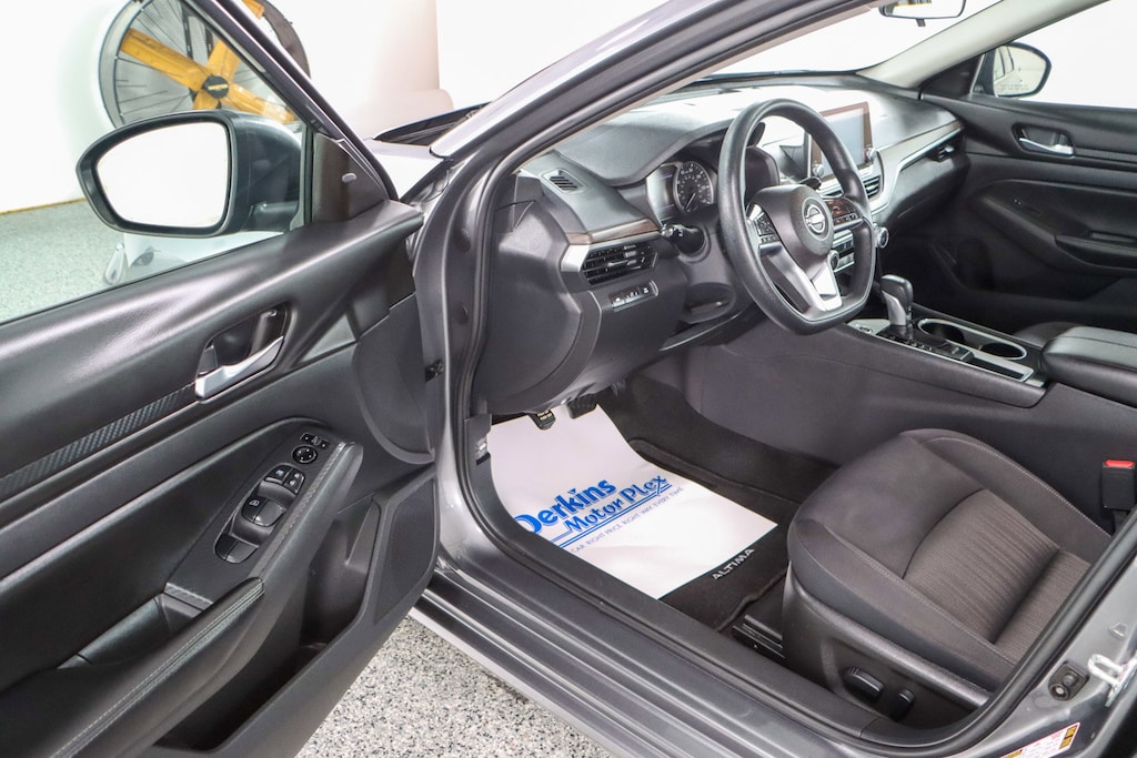 Used 2024 Nissan Altima SV Sedan