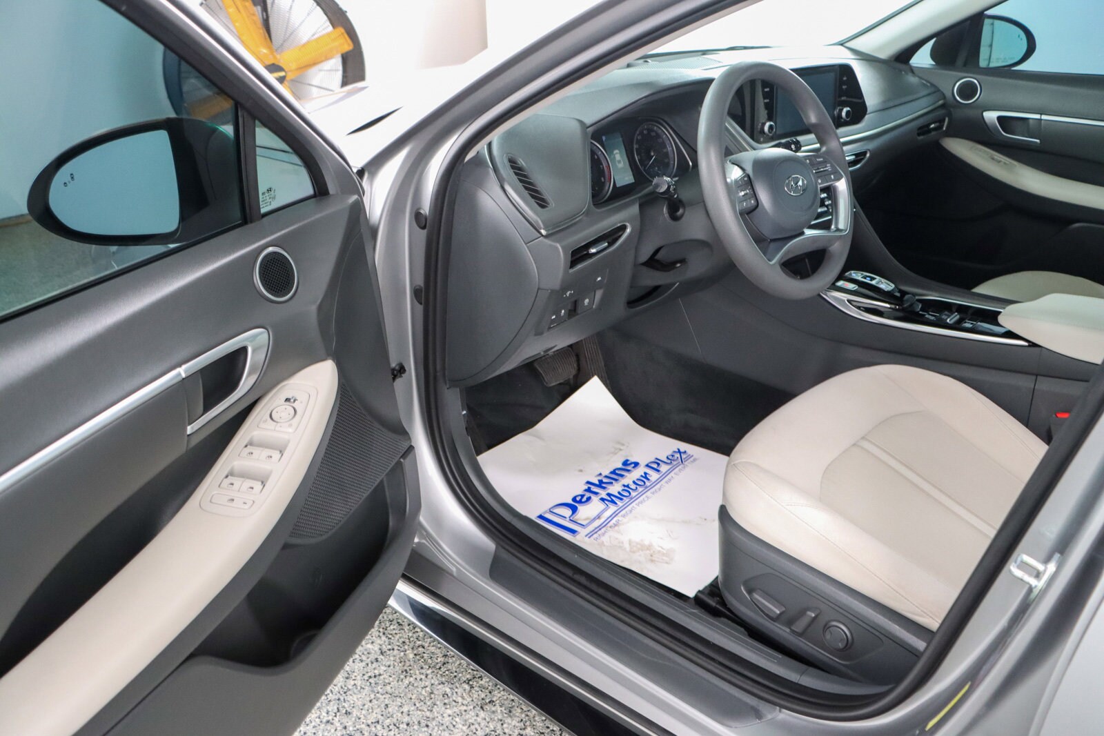 2021 Hyundai Sonata SEL photo 2