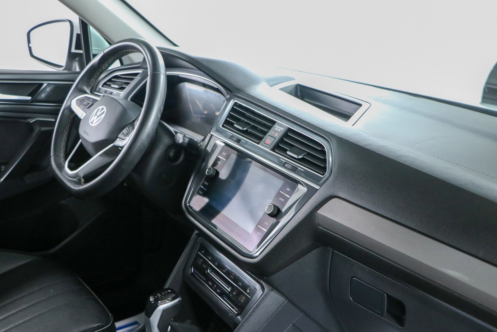 2023 Volkswagen Tiguan SE - Photo 27