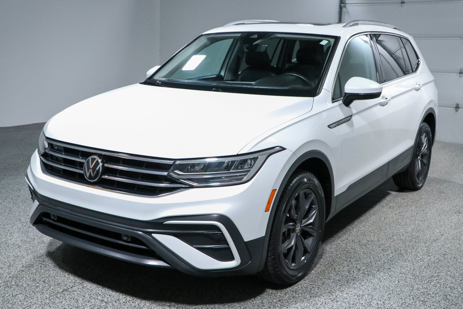 2023 Volkswagen Tiguan SE - Photo 33
