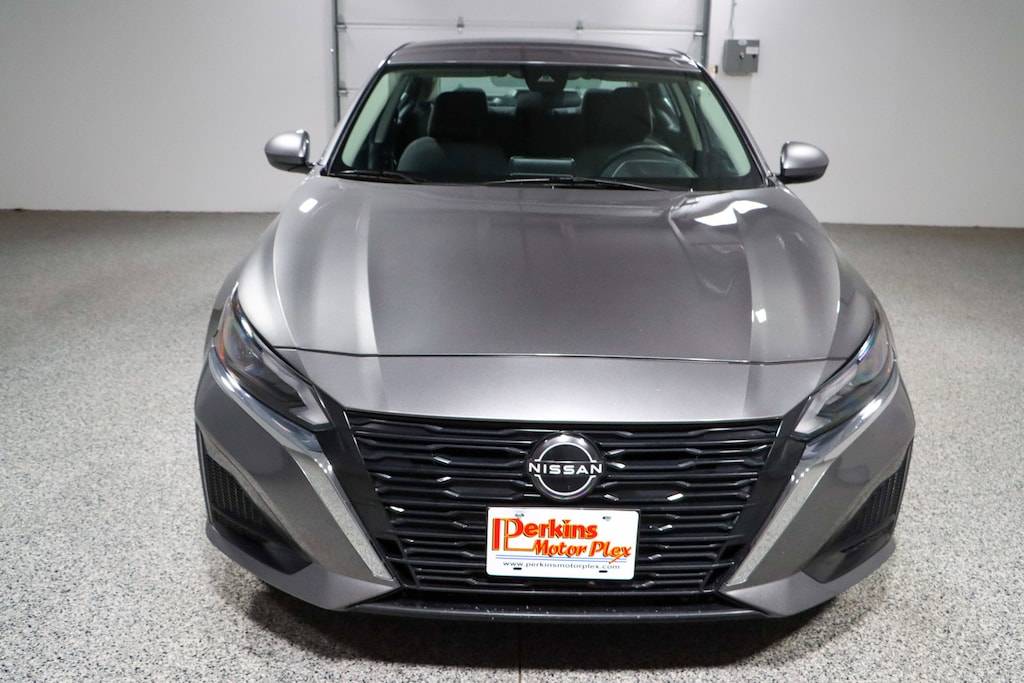 Used 2023 Nissan Altima SV Sedan