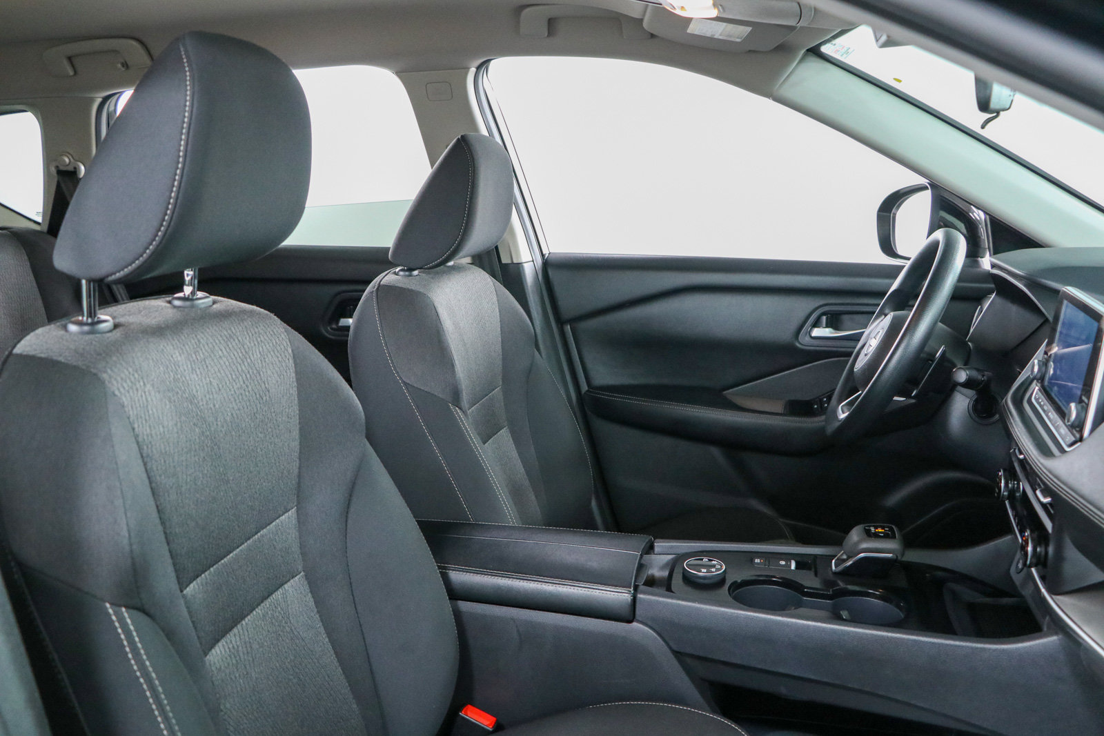 2024 Nissan Rogue SV - Photo 25