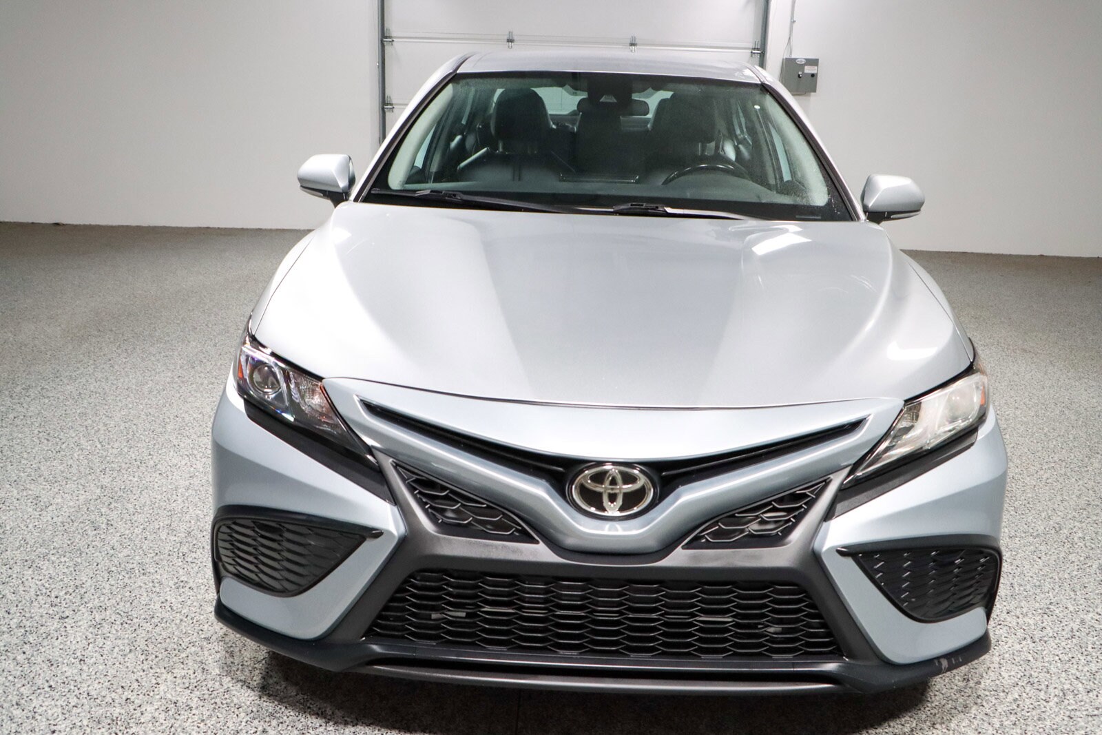 2022 Toyota Camry SE photo 3