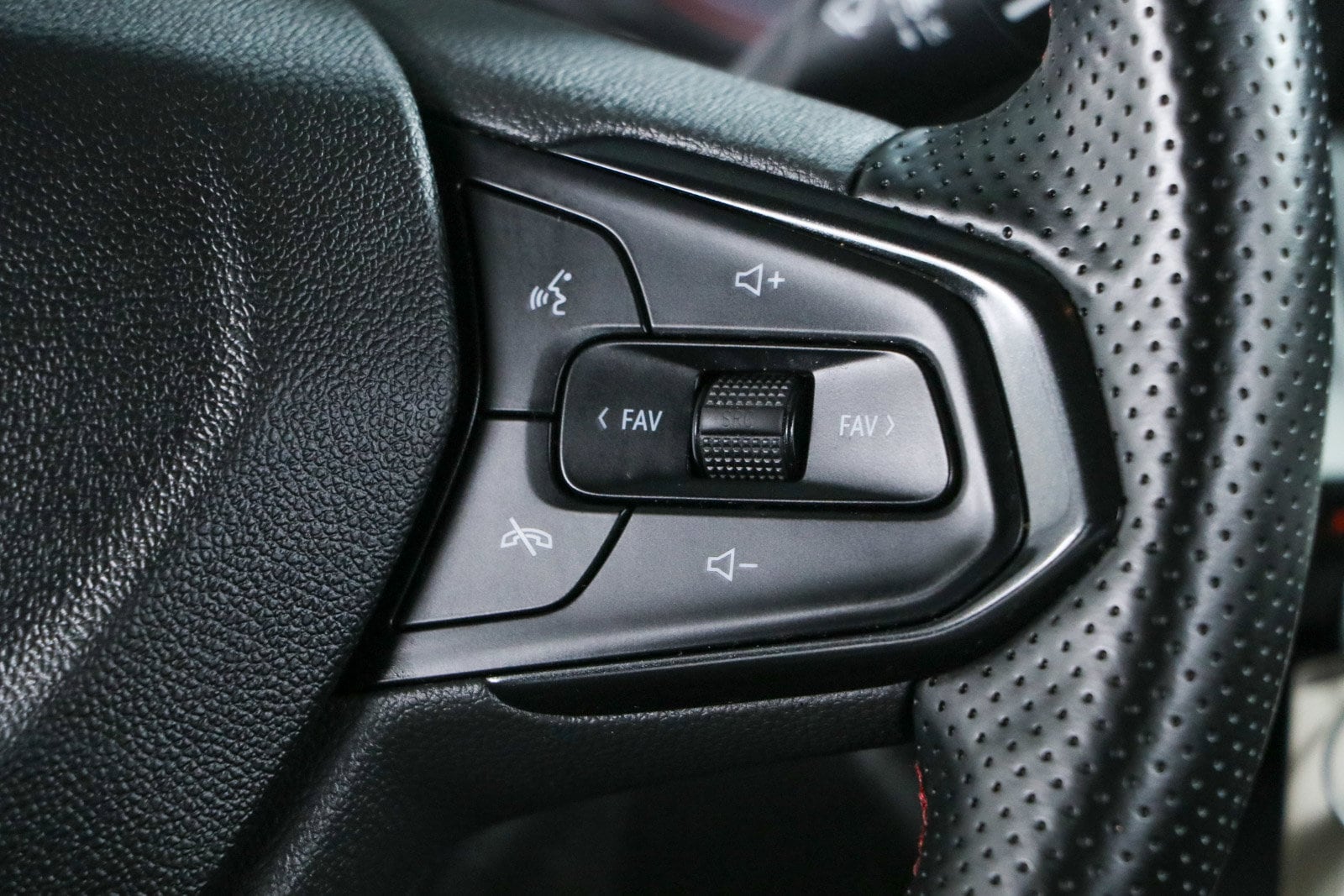 2024 Chevrolet Trax RS - Photo 14
