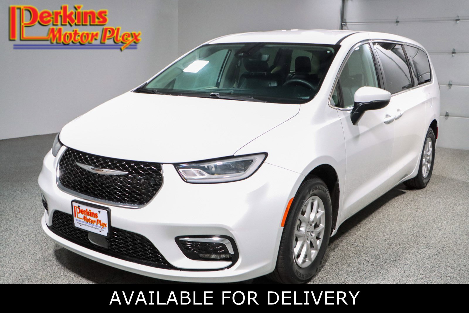 2023 Chrysler Pacifica Touring L's photo