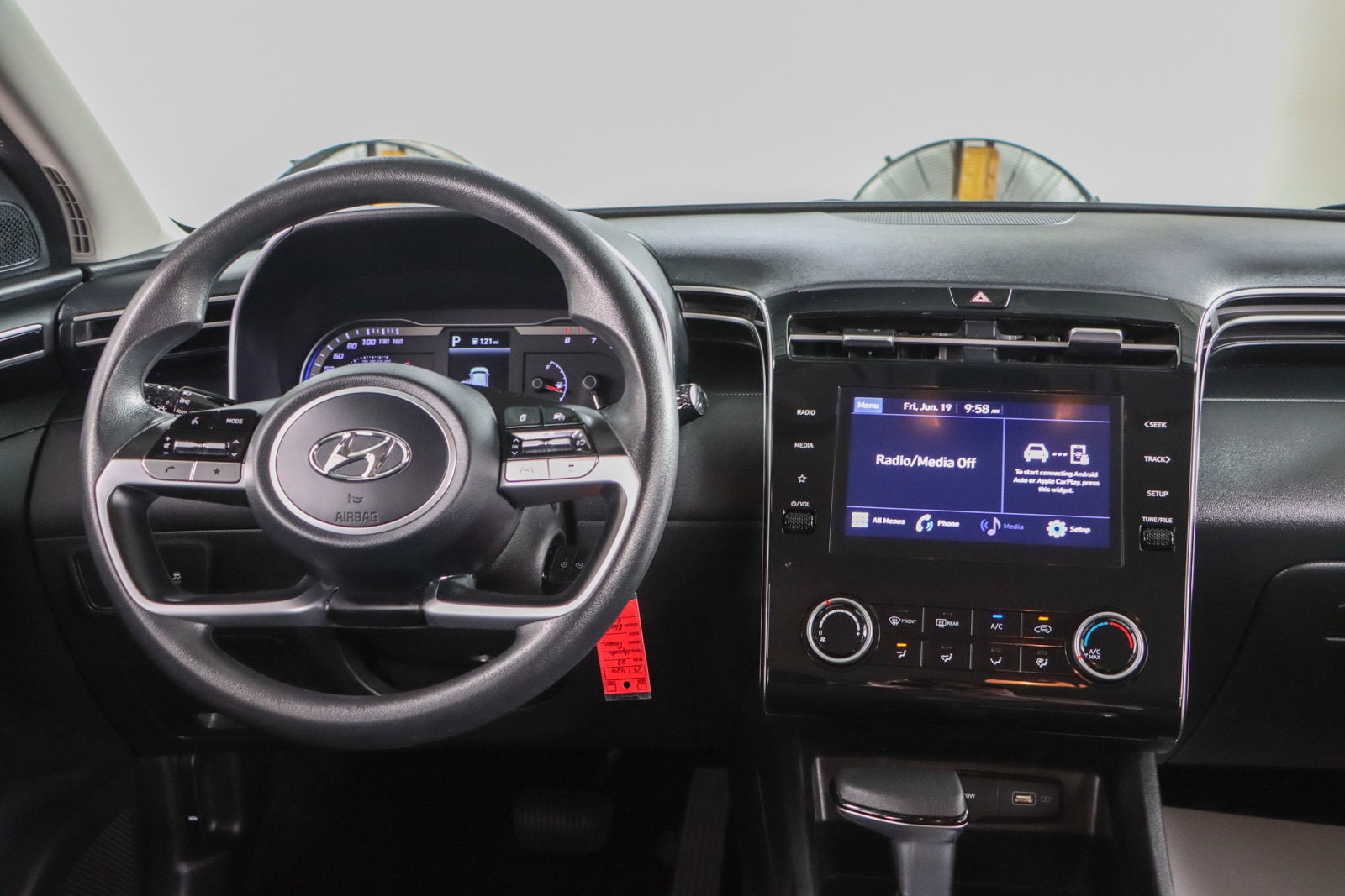2023 Hyundai Tucson SE - Photo 17