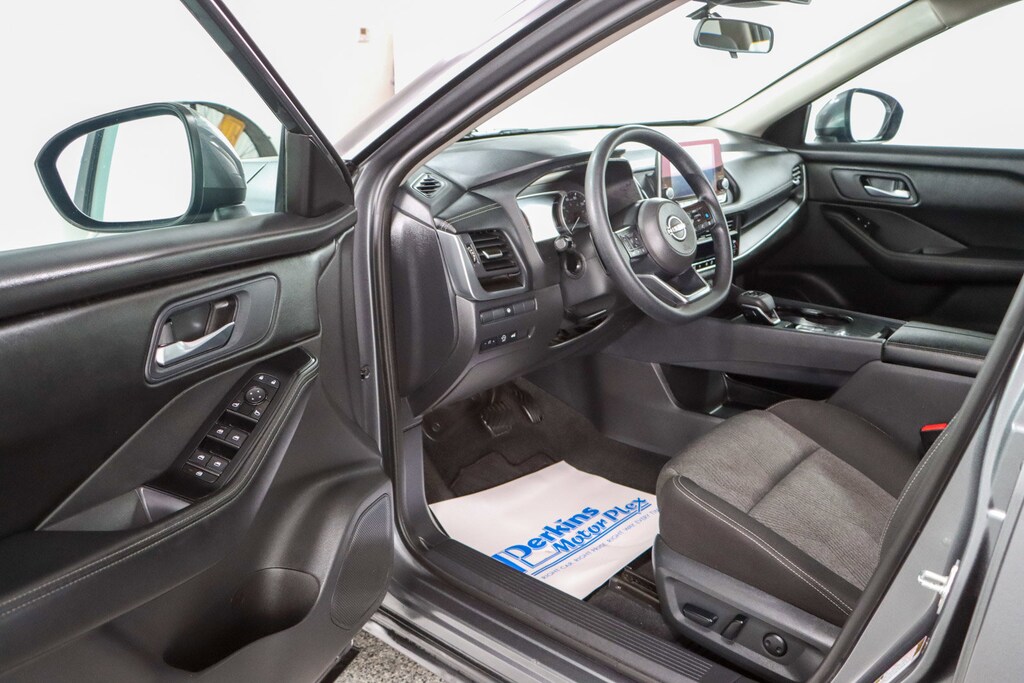 Used 2024 Nissan Rogue SV SUV