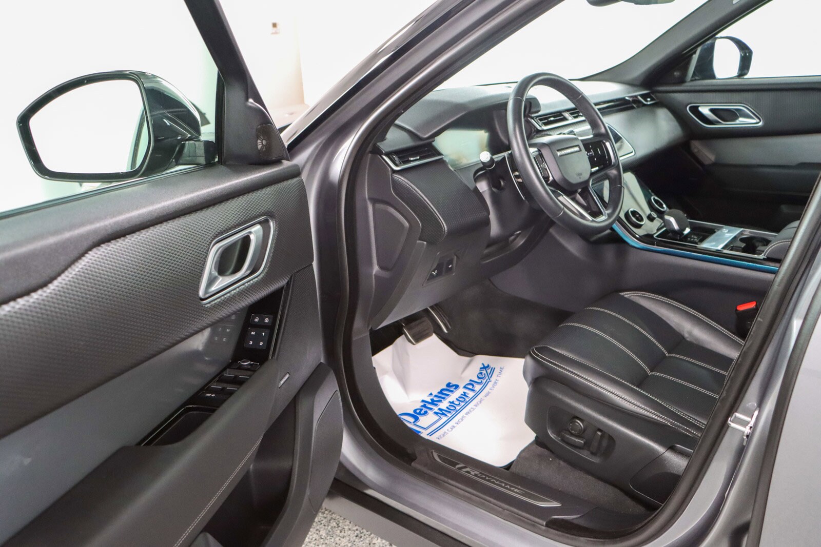 2023 Land Rover Range Rover Velar R-Dynamic S photo 2