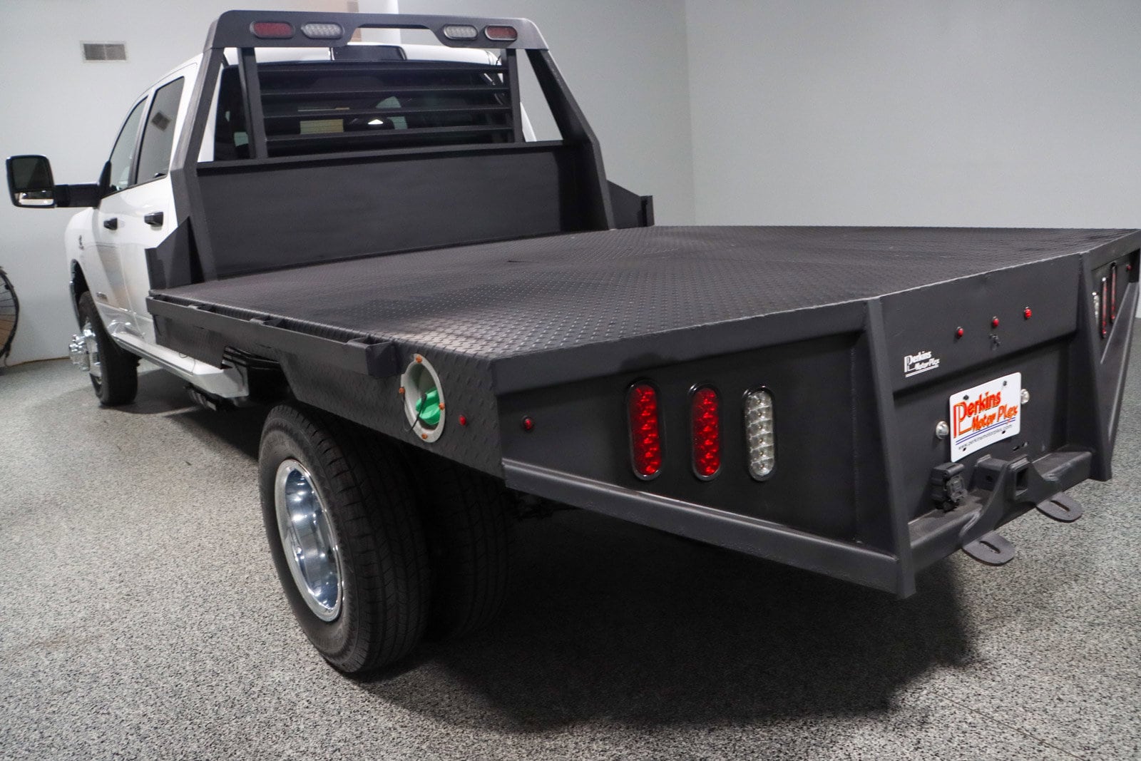 2023 RAM Ram 3500 Chassis Cab SLT - Photo 9