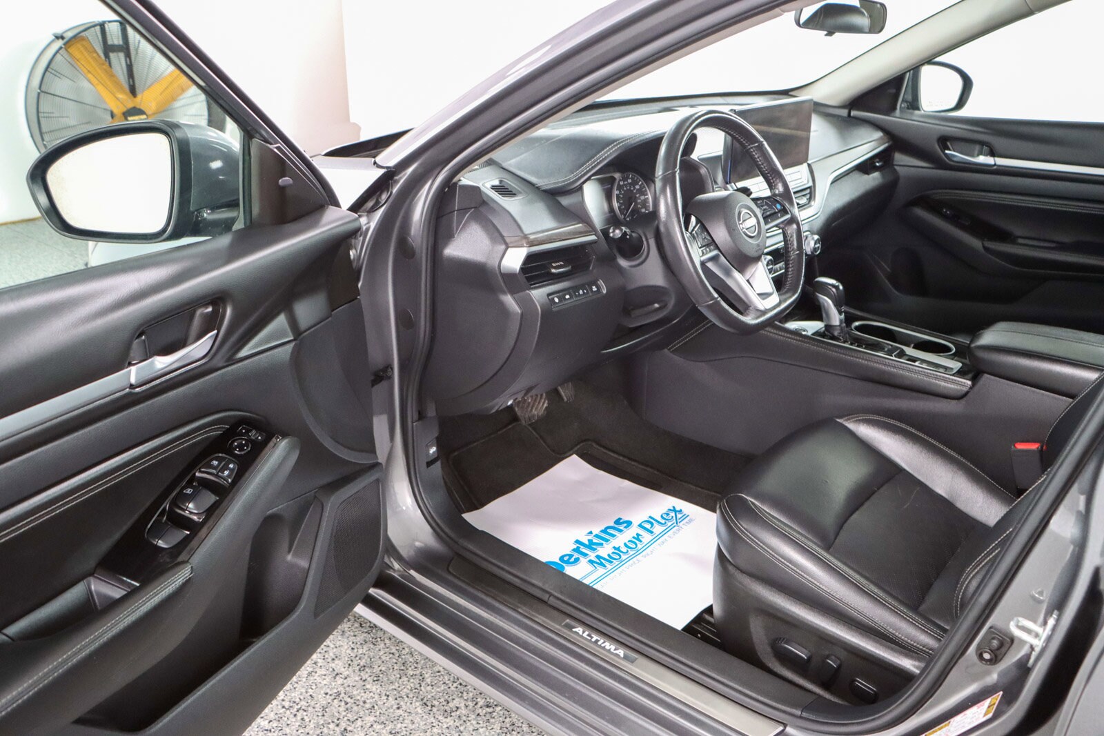 2023 Nissan Altima SL photo 2