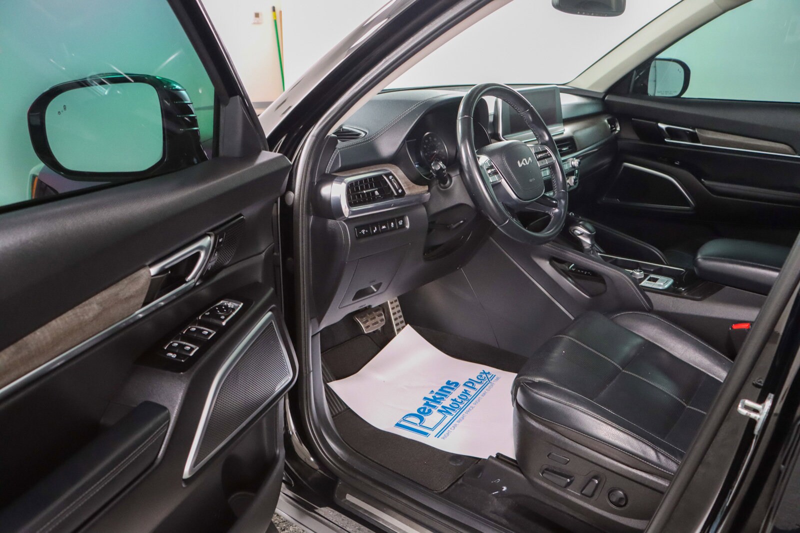 2022 Kia Telluride SX photo 2