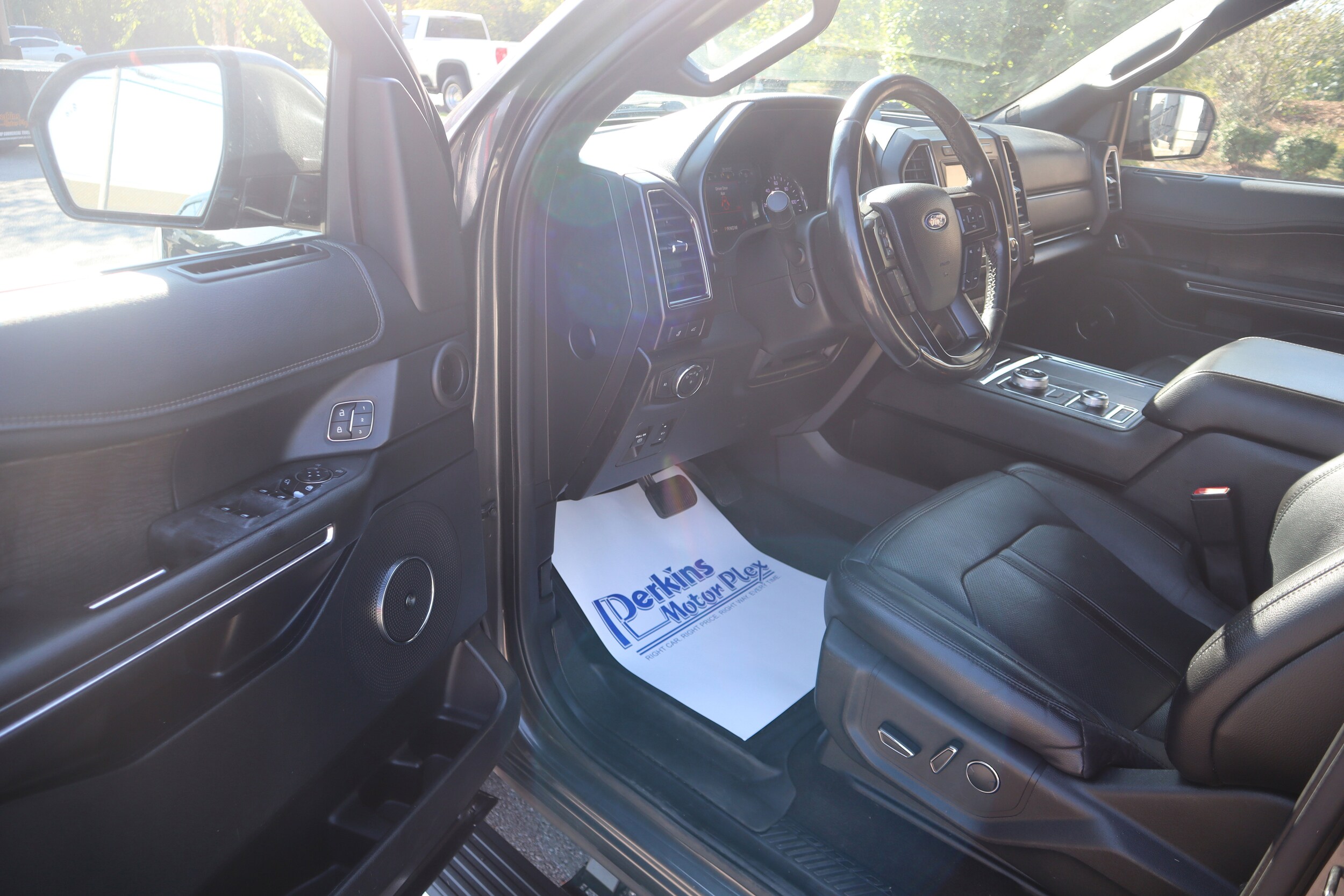 2020 Ford Expedition Limited photo 2